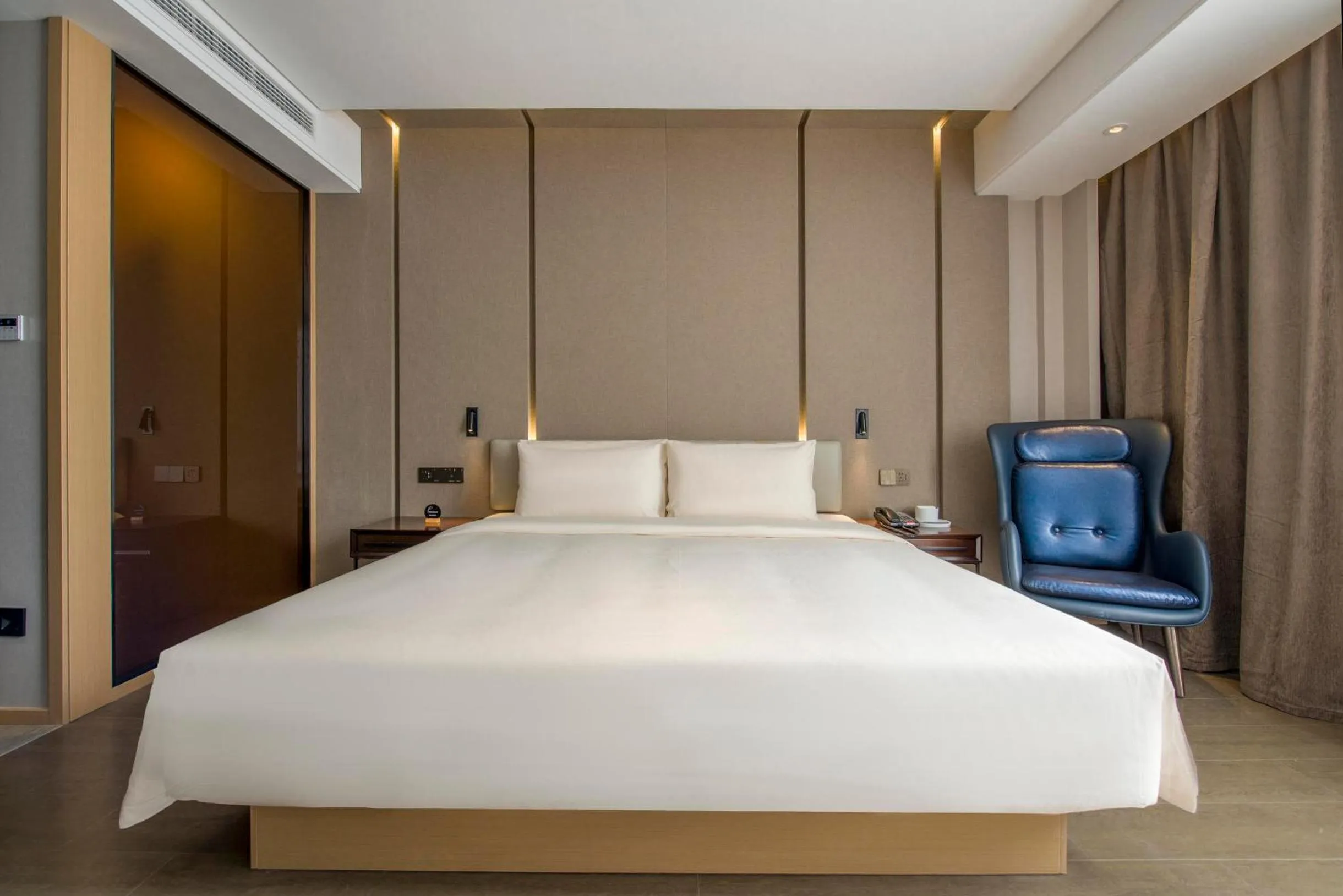 Bedroom, Bed in Atour Hotel Shenzhen Nanshan Shekou