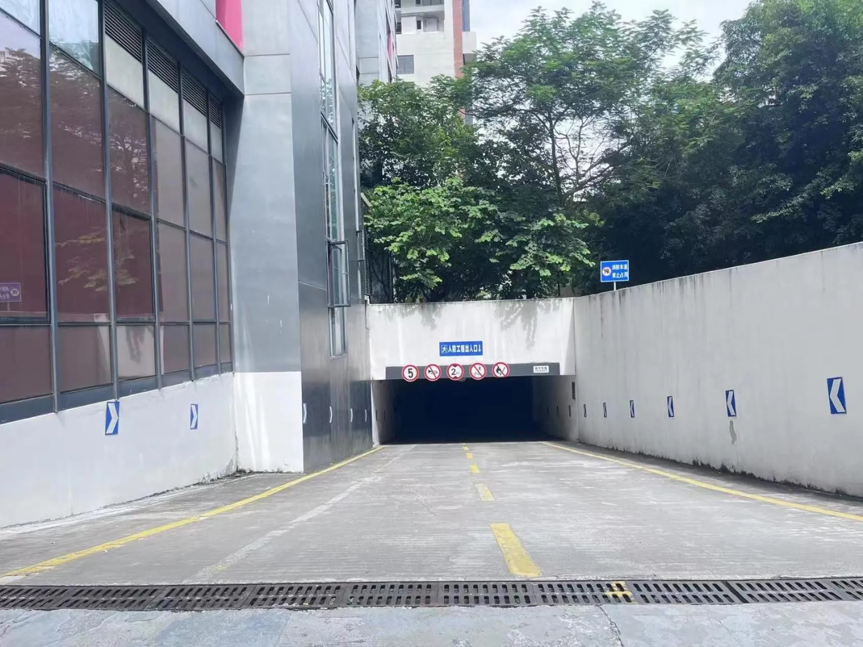 Parking in Atour Hotel Shenzhen Nanshan Shekou