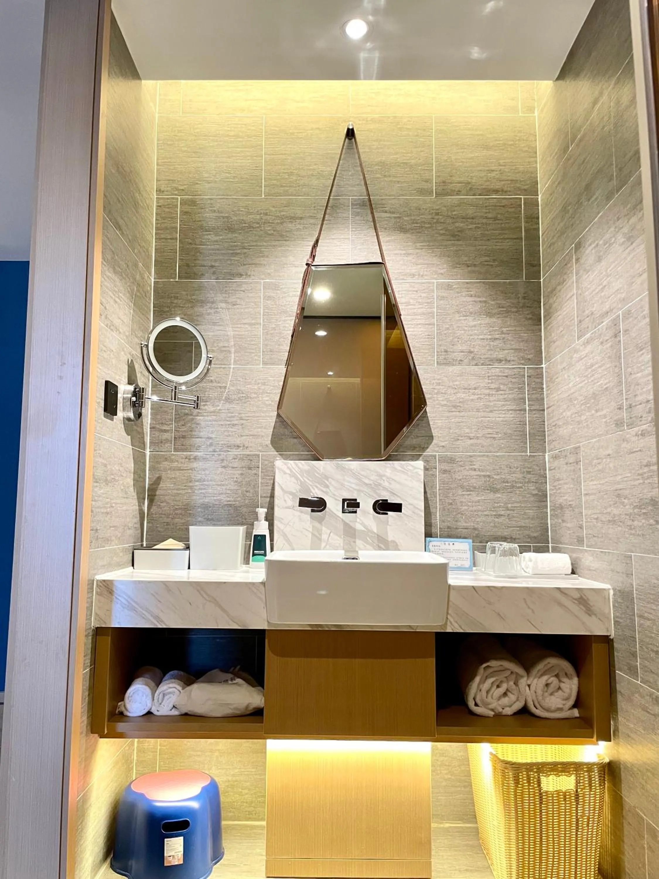 Shower in Atour Hotel Shenzhen Nanshan Shekou