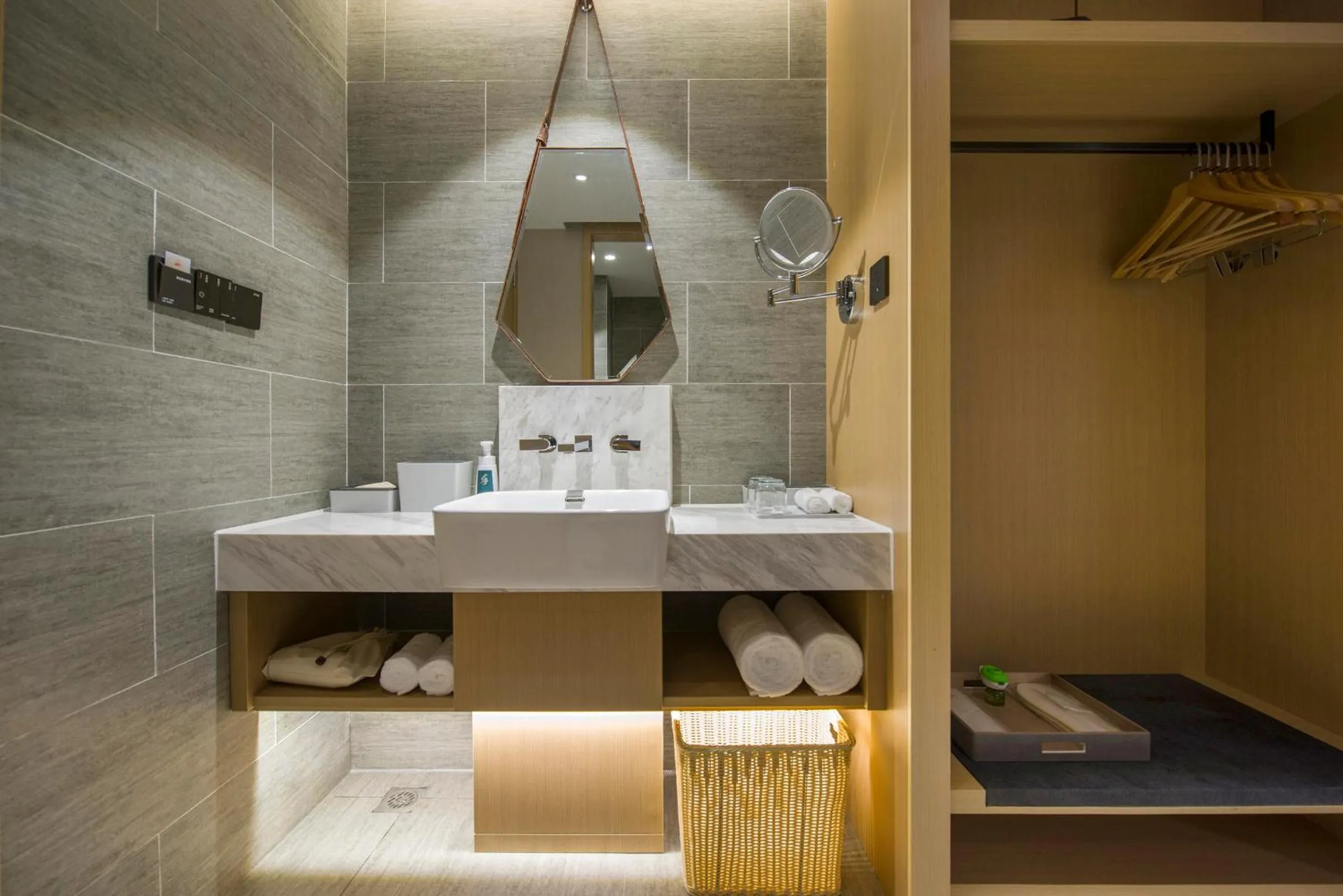 Shower in Atour Hotel Shenzhen Nanshan Shekou