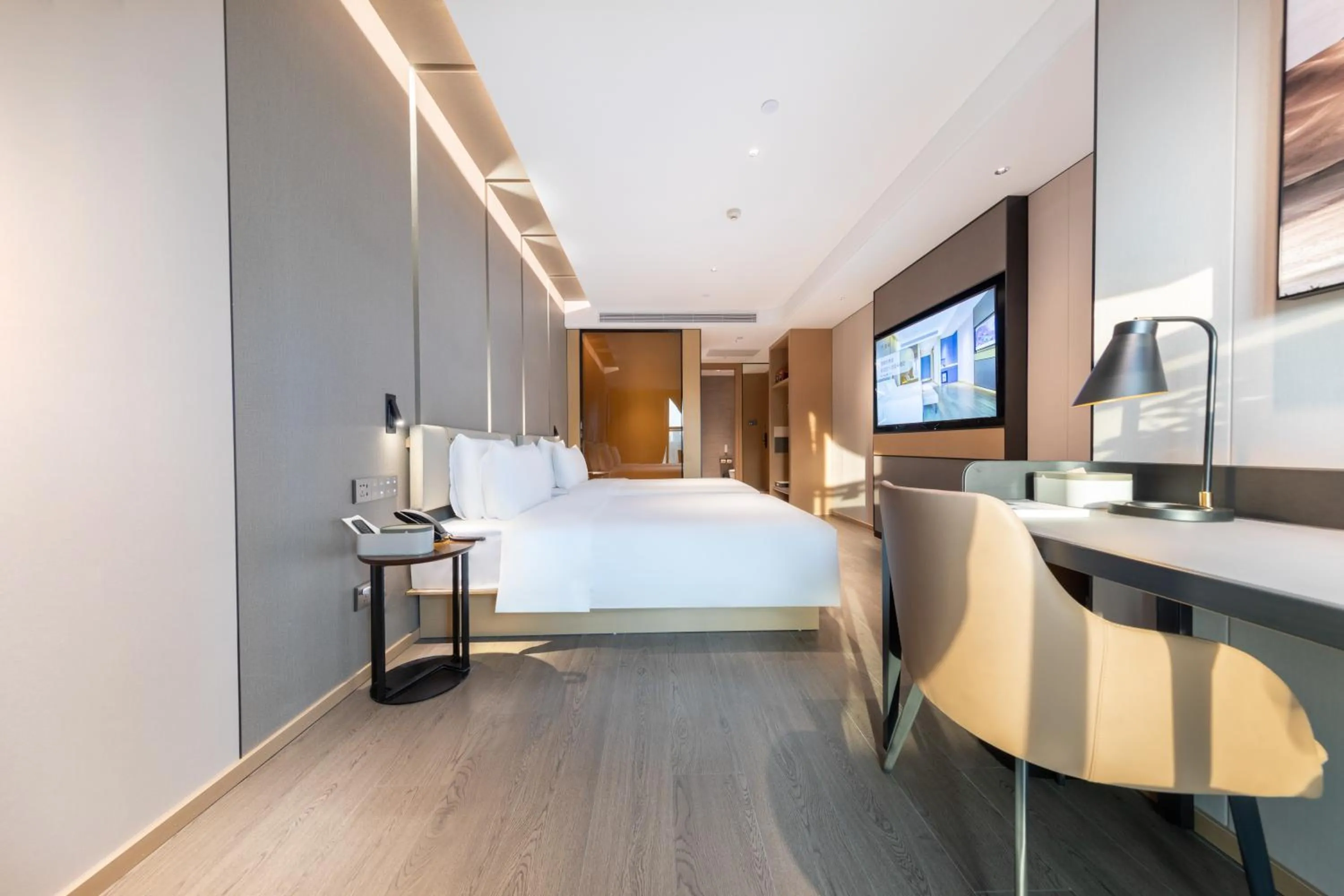 Bed in Atour Hotel Shenzhen Futian Xiangmi Lake