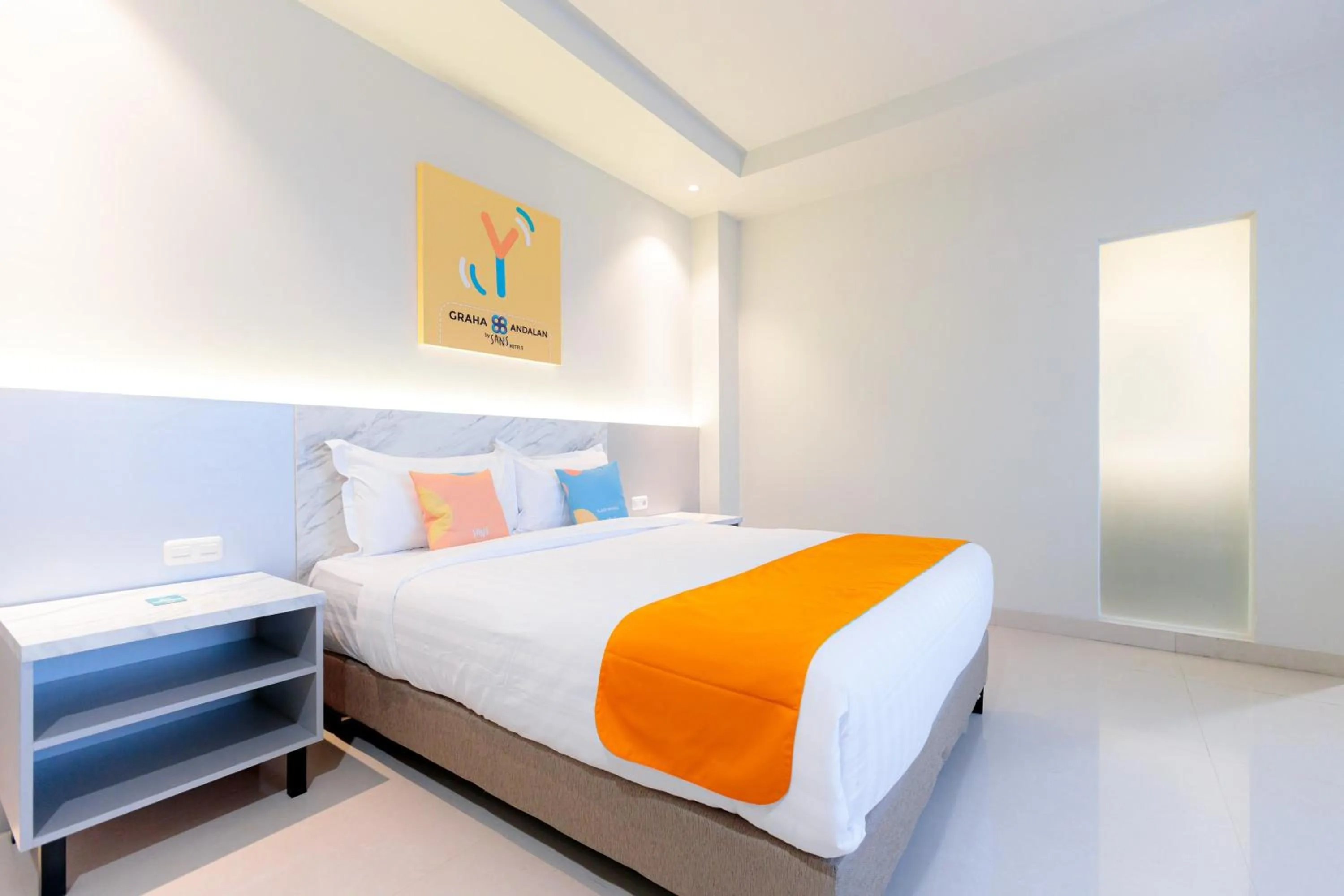 Deluxe Double Room in Sans Hotel 88 Andalan Surabaya by RedDoorz