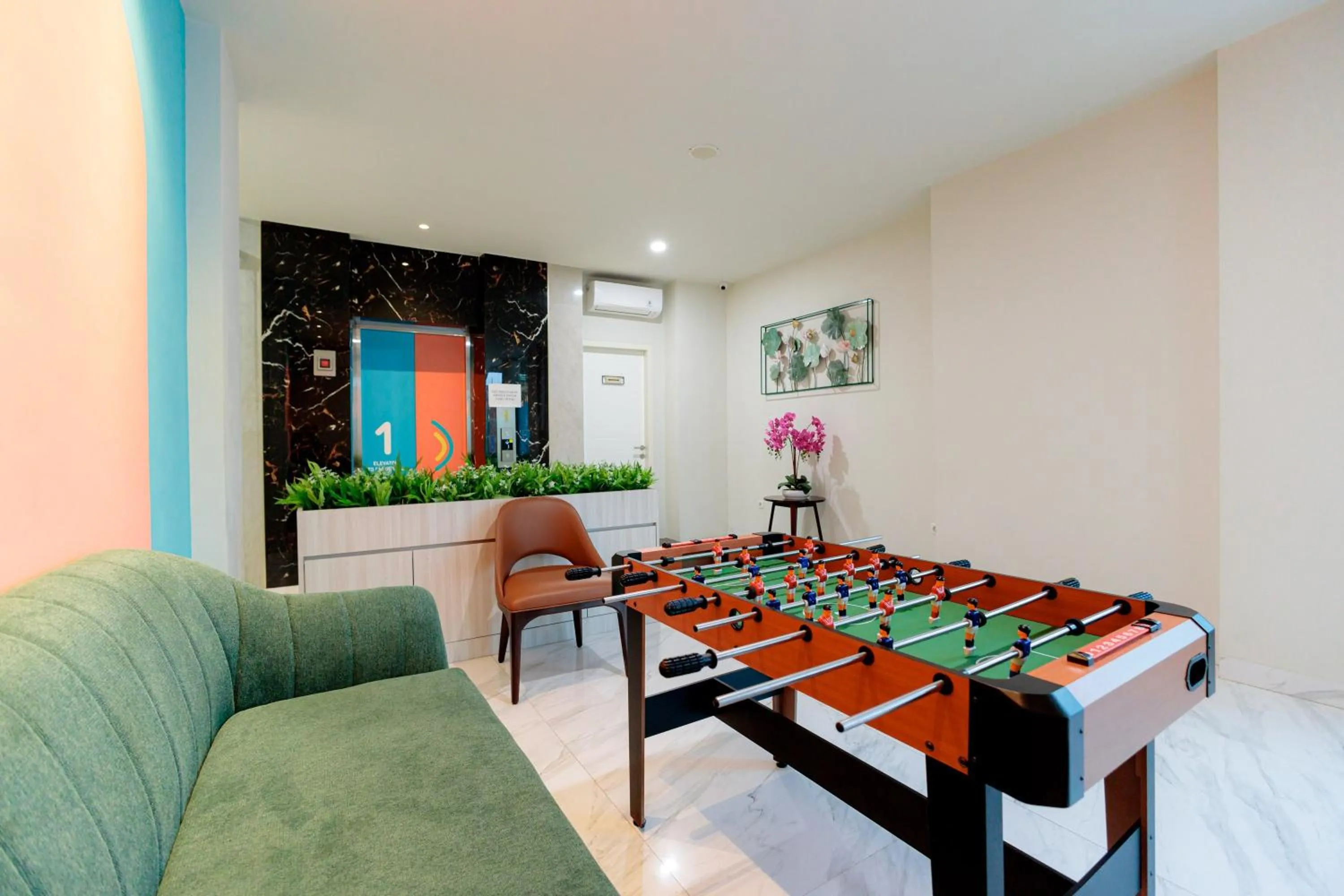 Game Room in Sans Hotel 88 Andalan Surabaya by RedDoorz