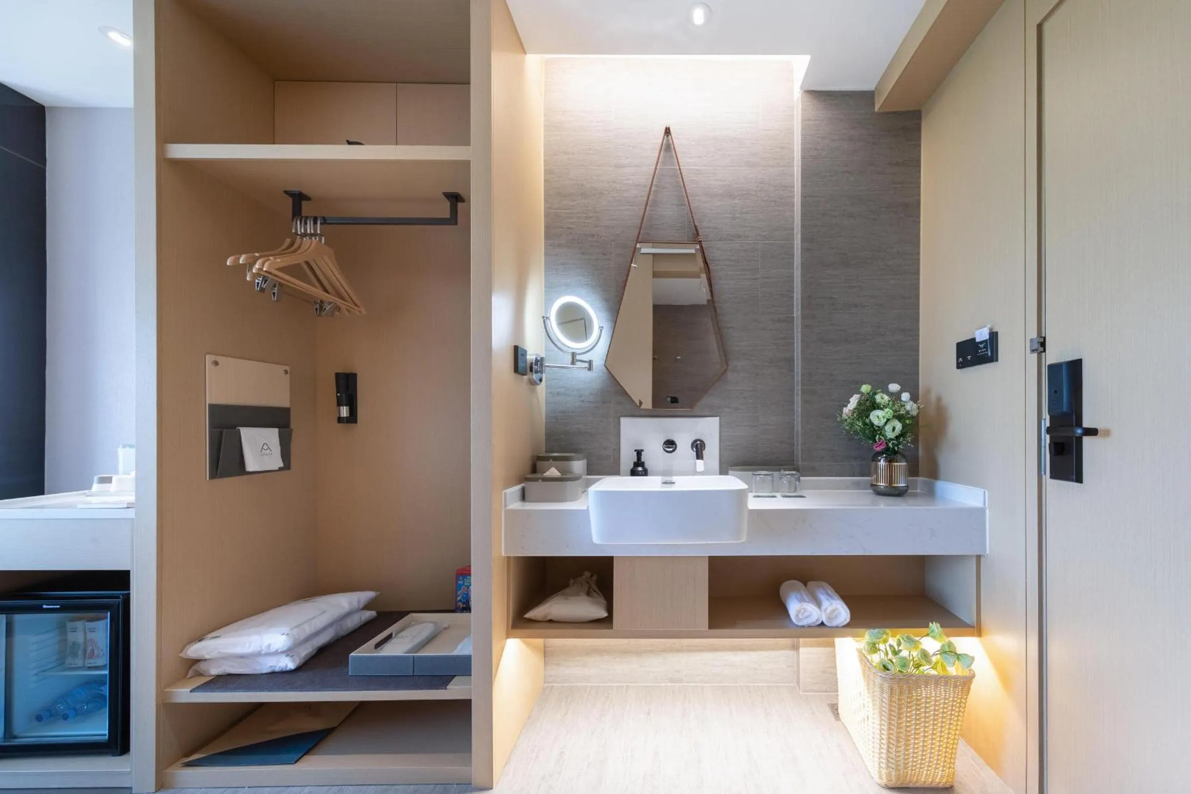 Atour Hotel Zhuhai High Tech Zone University Town Government Affairs Center