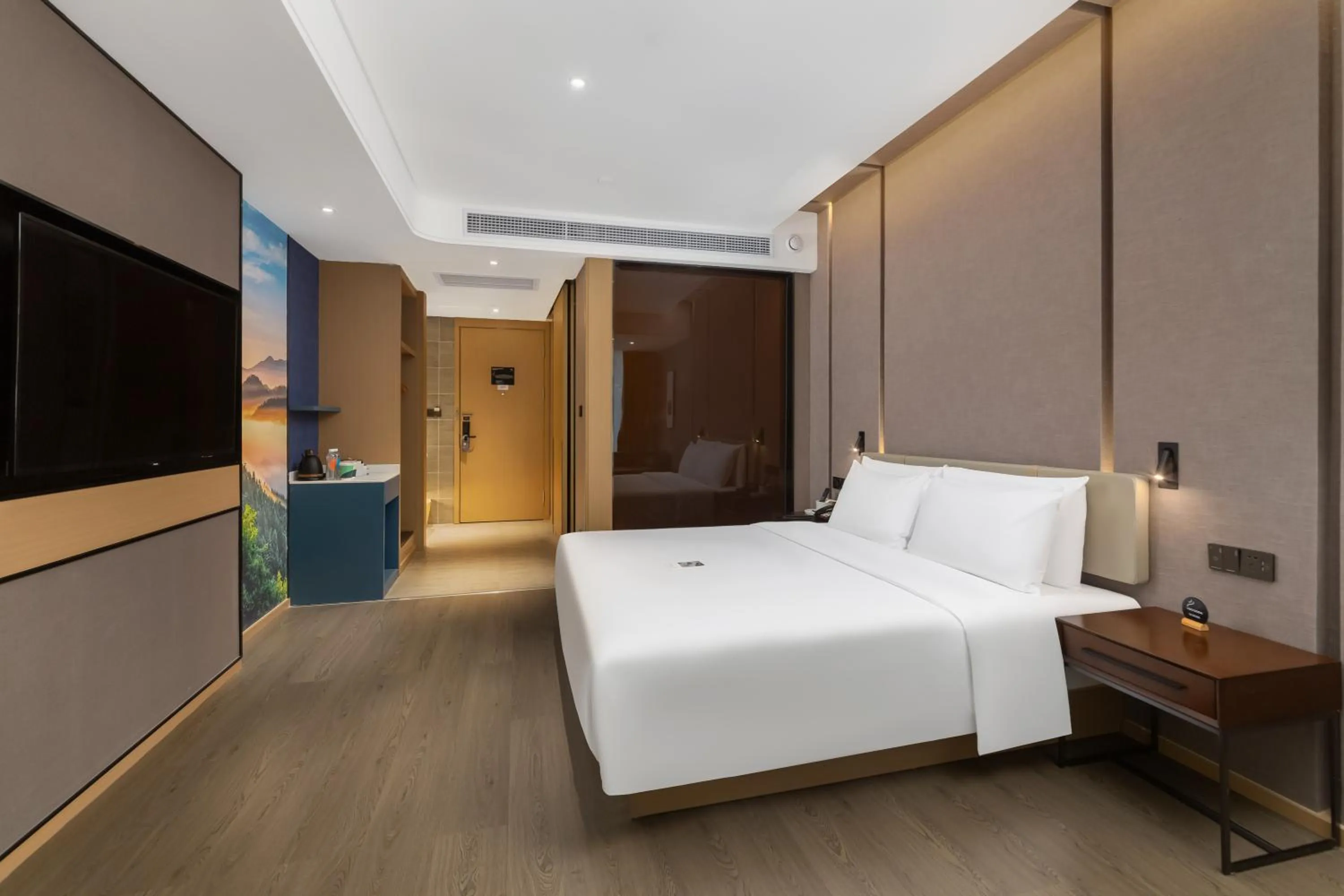 Photo of the whole room, Bed in Atour Hotel Chongqing Guanyinqiao Flower Garden