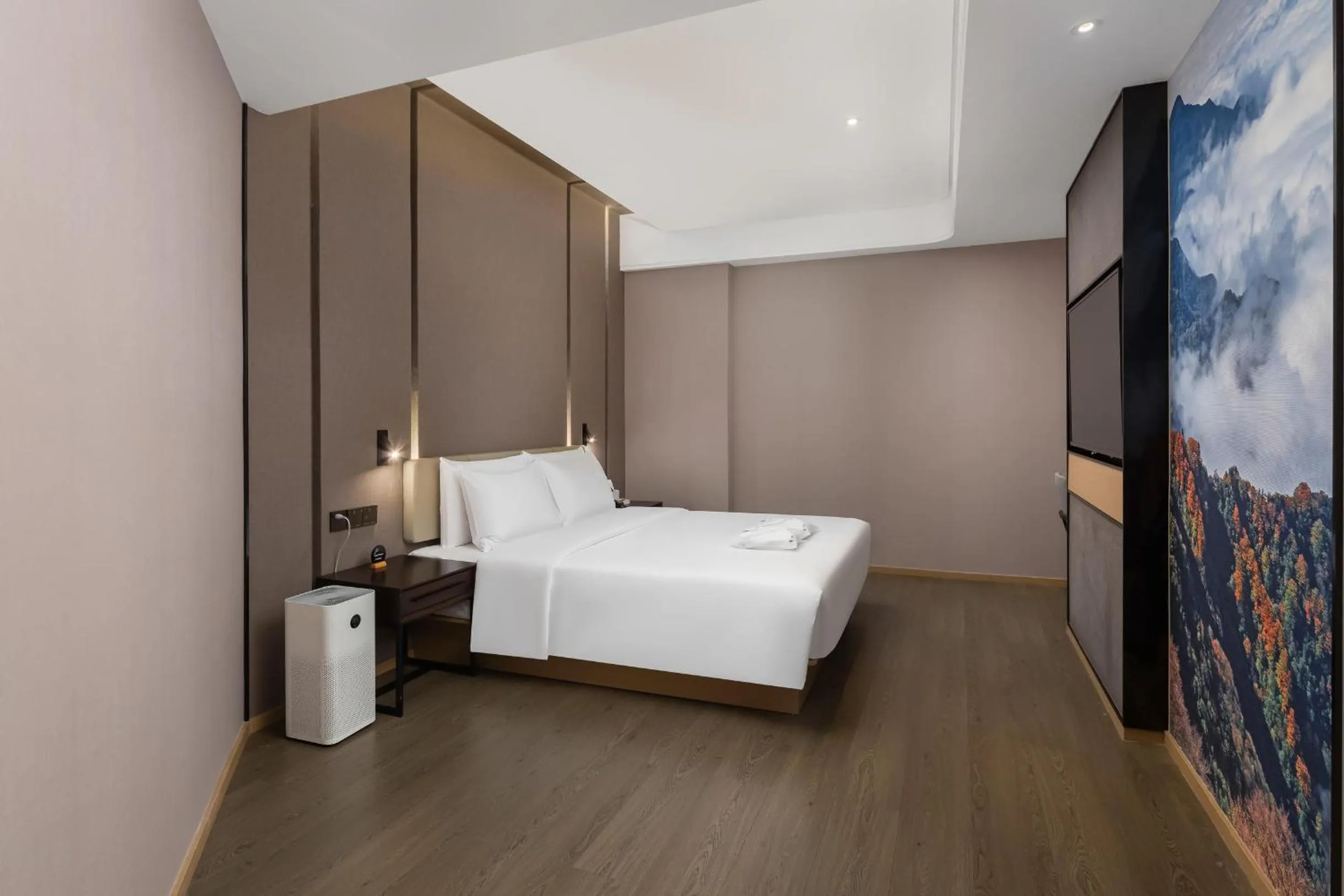 Photo of the whole room, Bed in Atour Hotel Chongqing Guanyinqiao Flower Garden