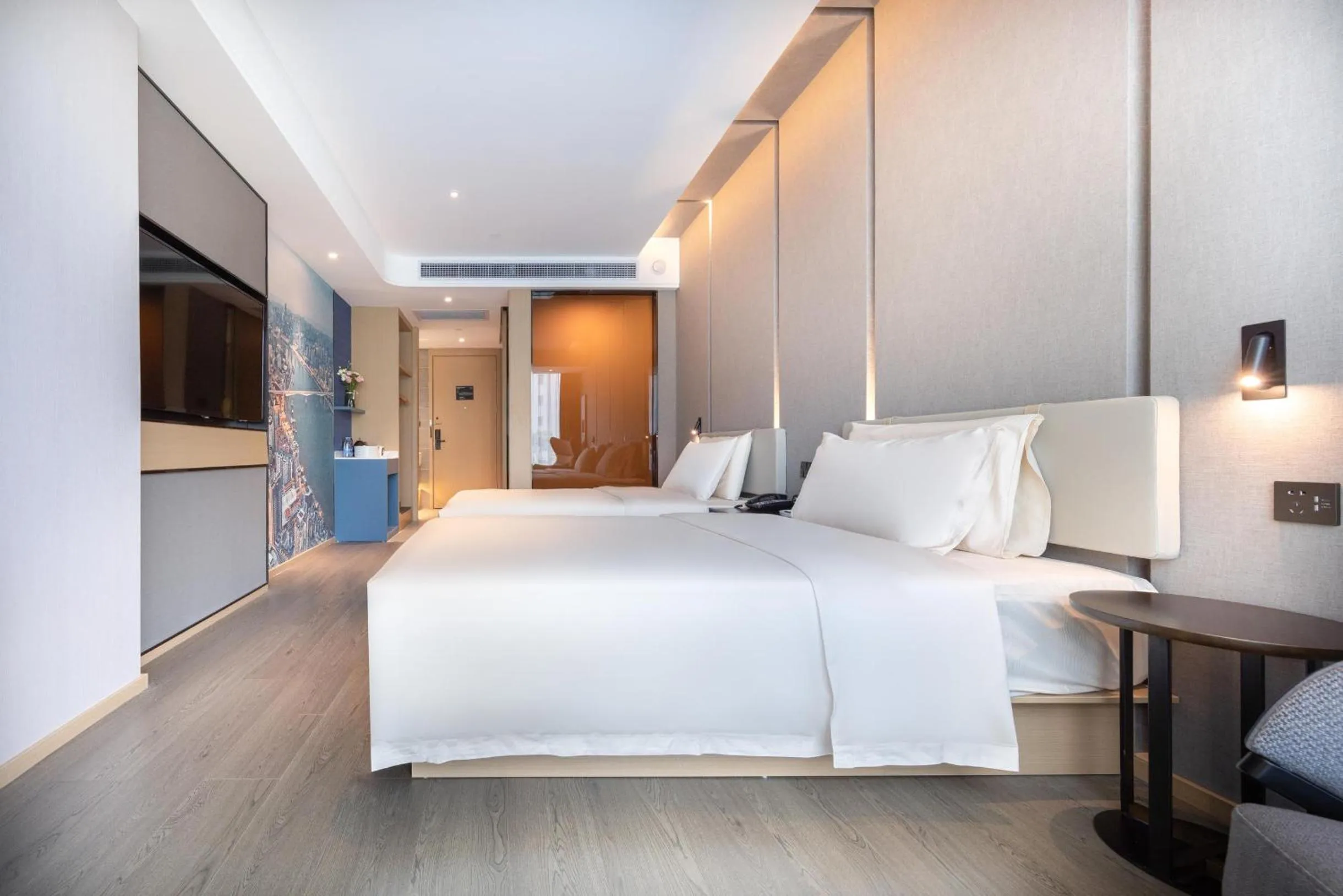 Photo of the whole room, Bed in Atour Hotel Chongqing Guanyinqiao Flower Garden