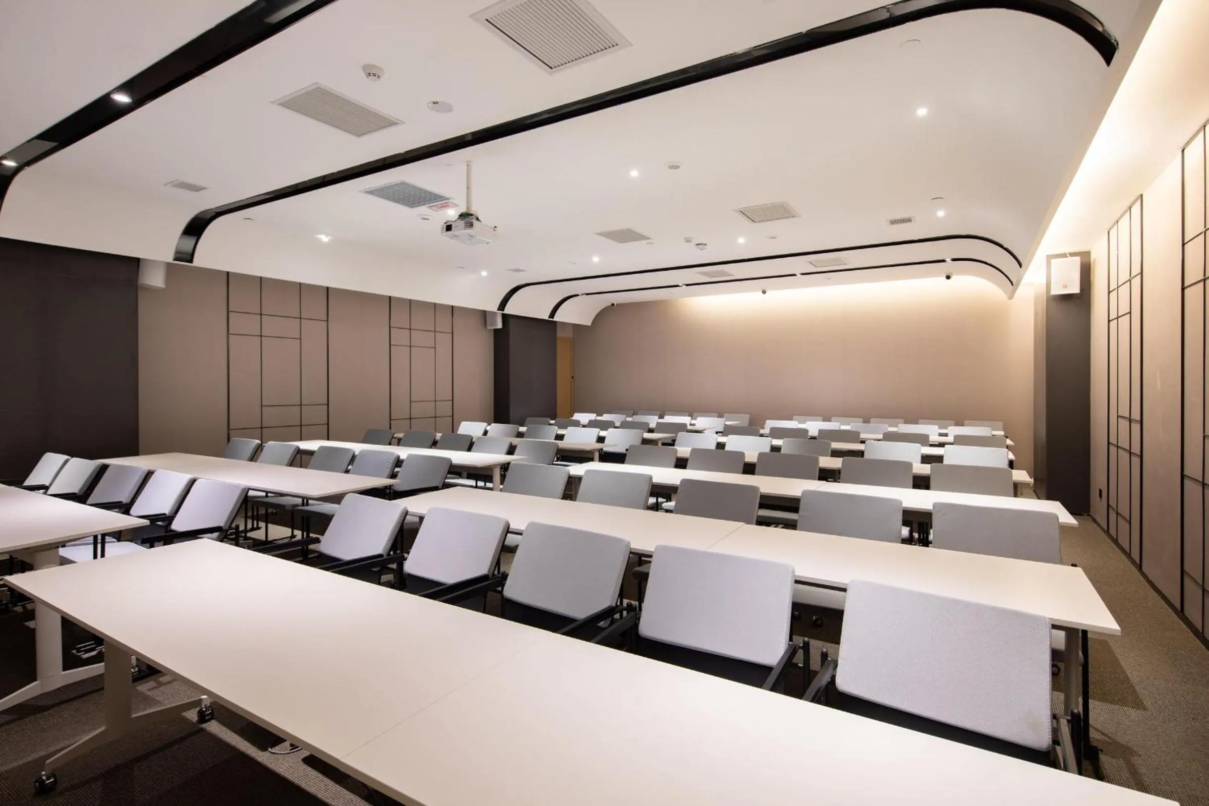 Meeting/conference room in Atour Hotel Chongqing Guanyinqiao Flower Garden