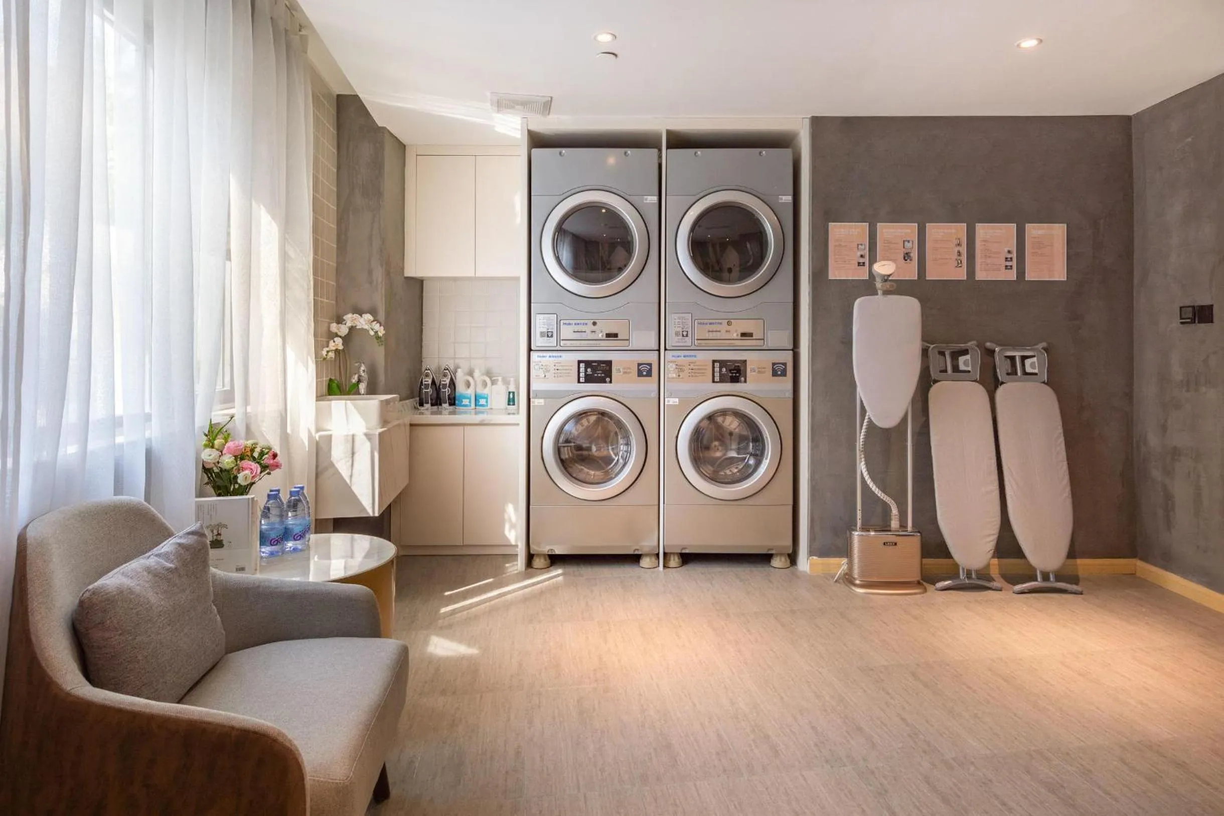 laundry, Bed in Atour Hotel Chongqing Guanyinqiao Flower Garden