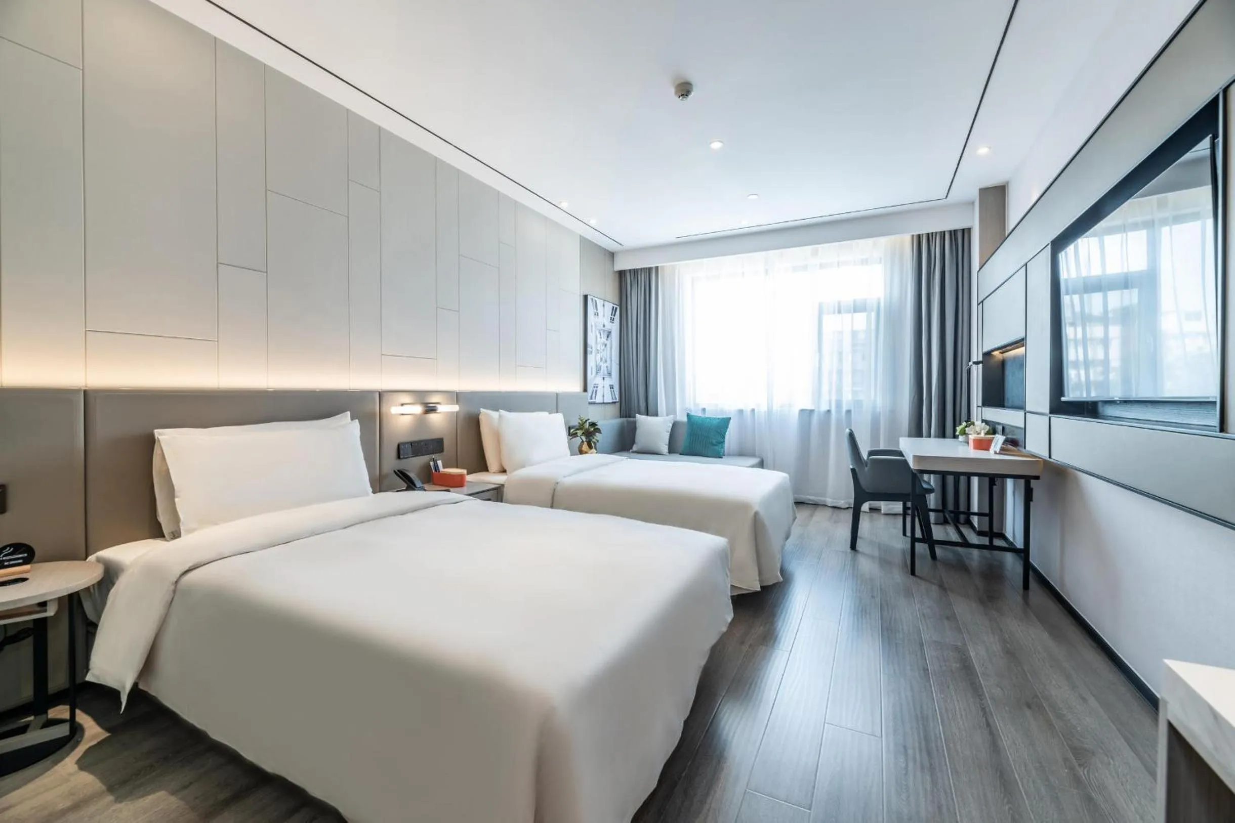 Photo of the whole room, Bed in Atour X Hotel Chengdu Shuangnan Wuhou Avenue Station
