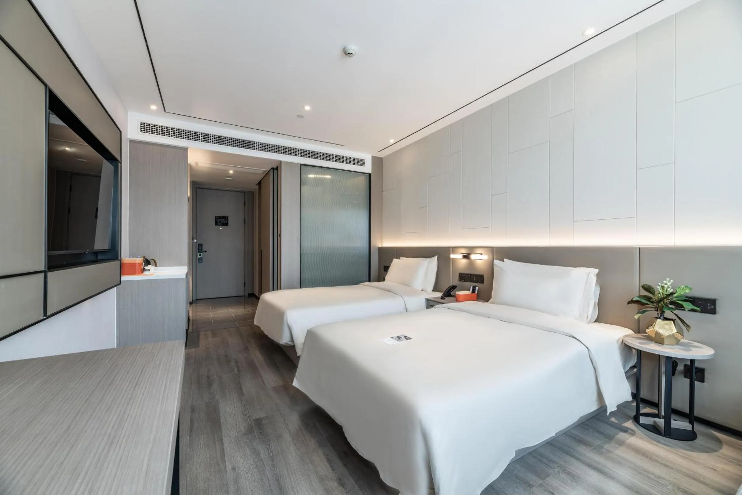 Photo of the whole room, Bed in Atour X Hotel Chengdu Shuangnan Wuhou Avenue Station