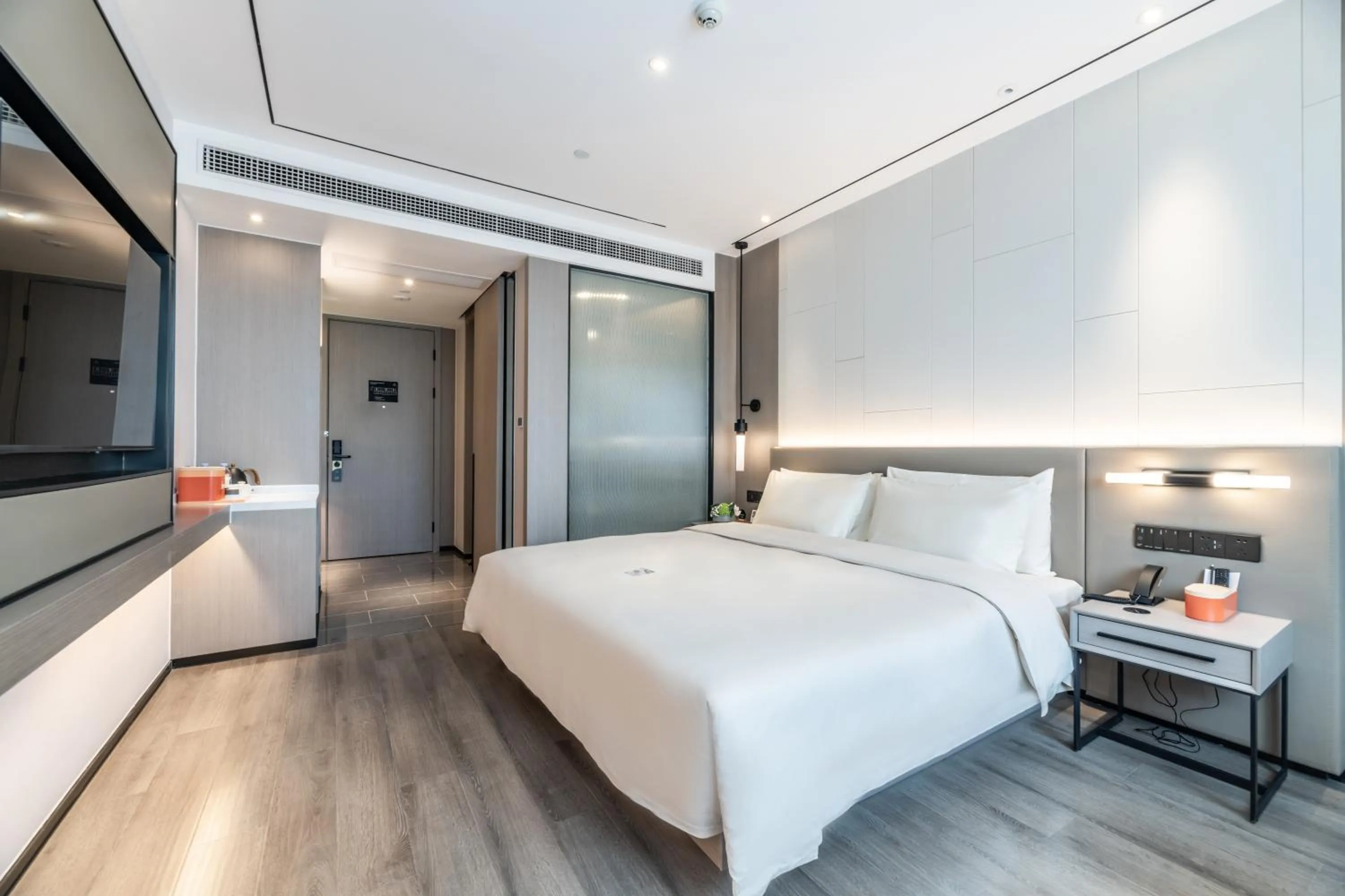 Photo of the whole room, Bed in Atour X Hotel Chengdu Shuangnan Wuhou Avenue Station