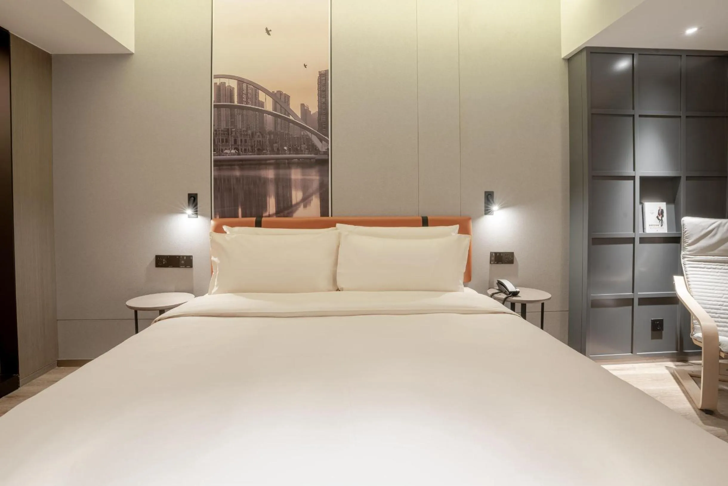 Bed in Atour Light Hotel Guiyang Fountain