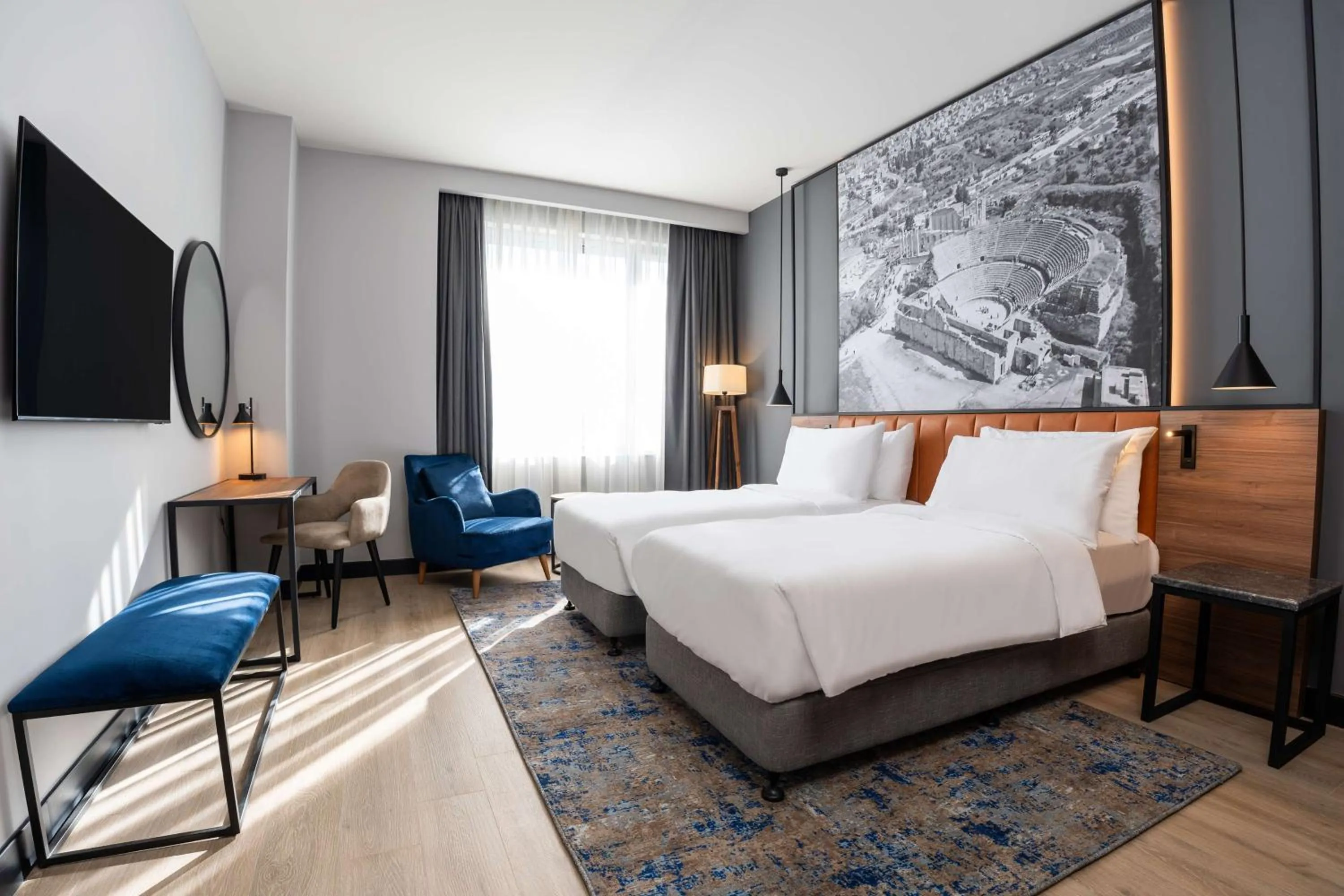 Bedroom, Bed in Radisson Blu Hotel, Amman Galleria Mall