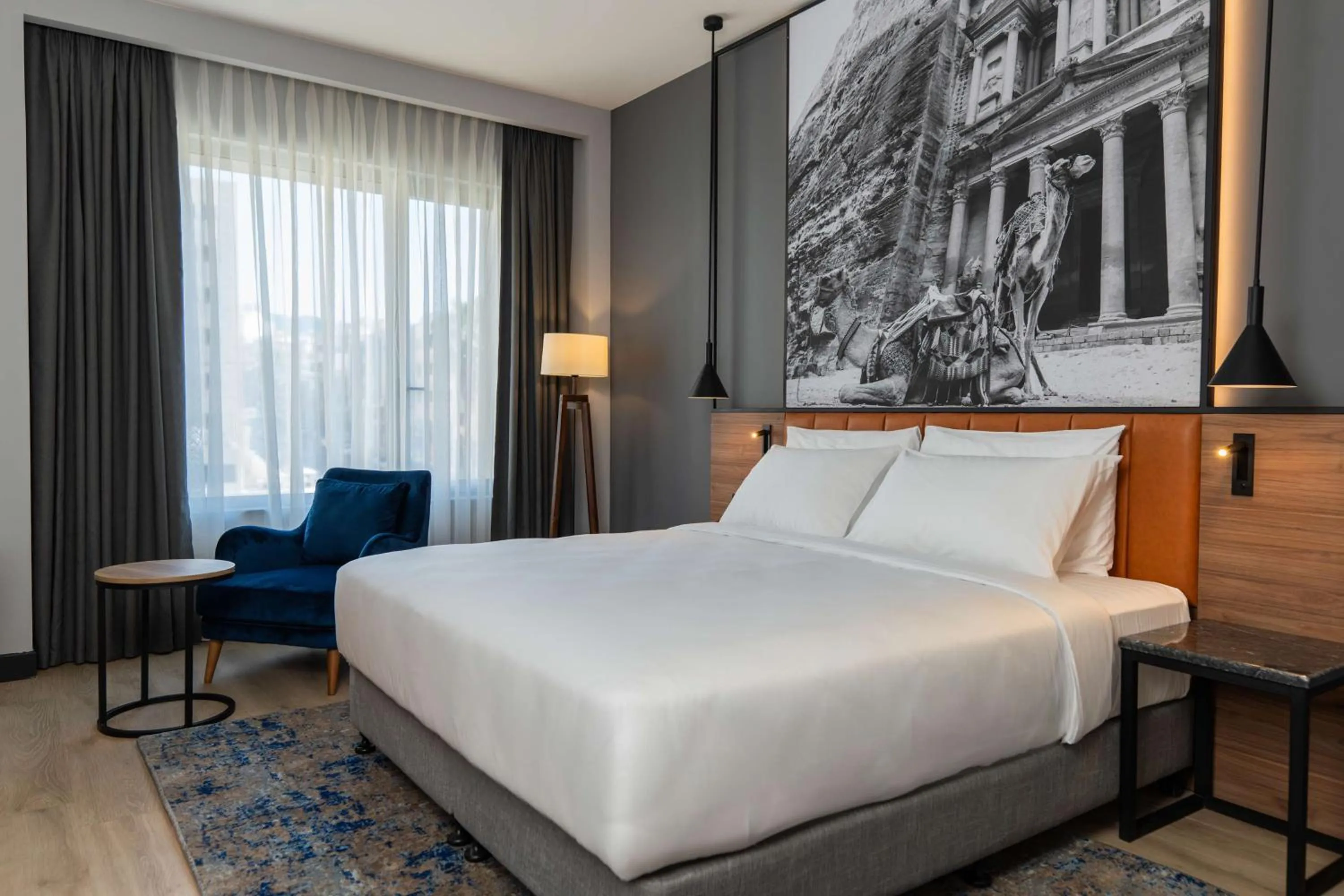 Bedroom, Bed in Radisson Blu Hotel, Amman Galleria Mall