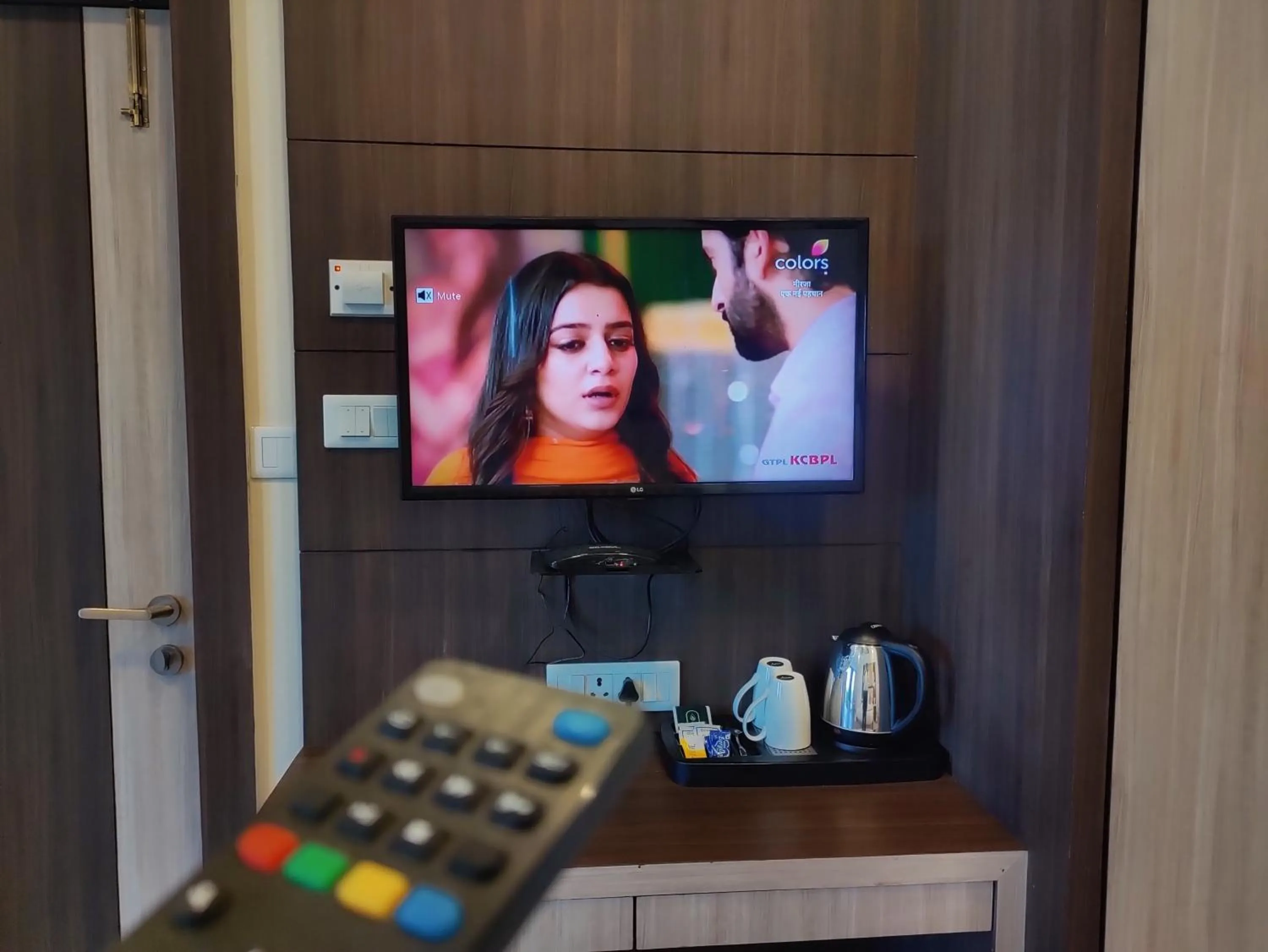 TV and multimedia in Sambhabana Hotel & Suites