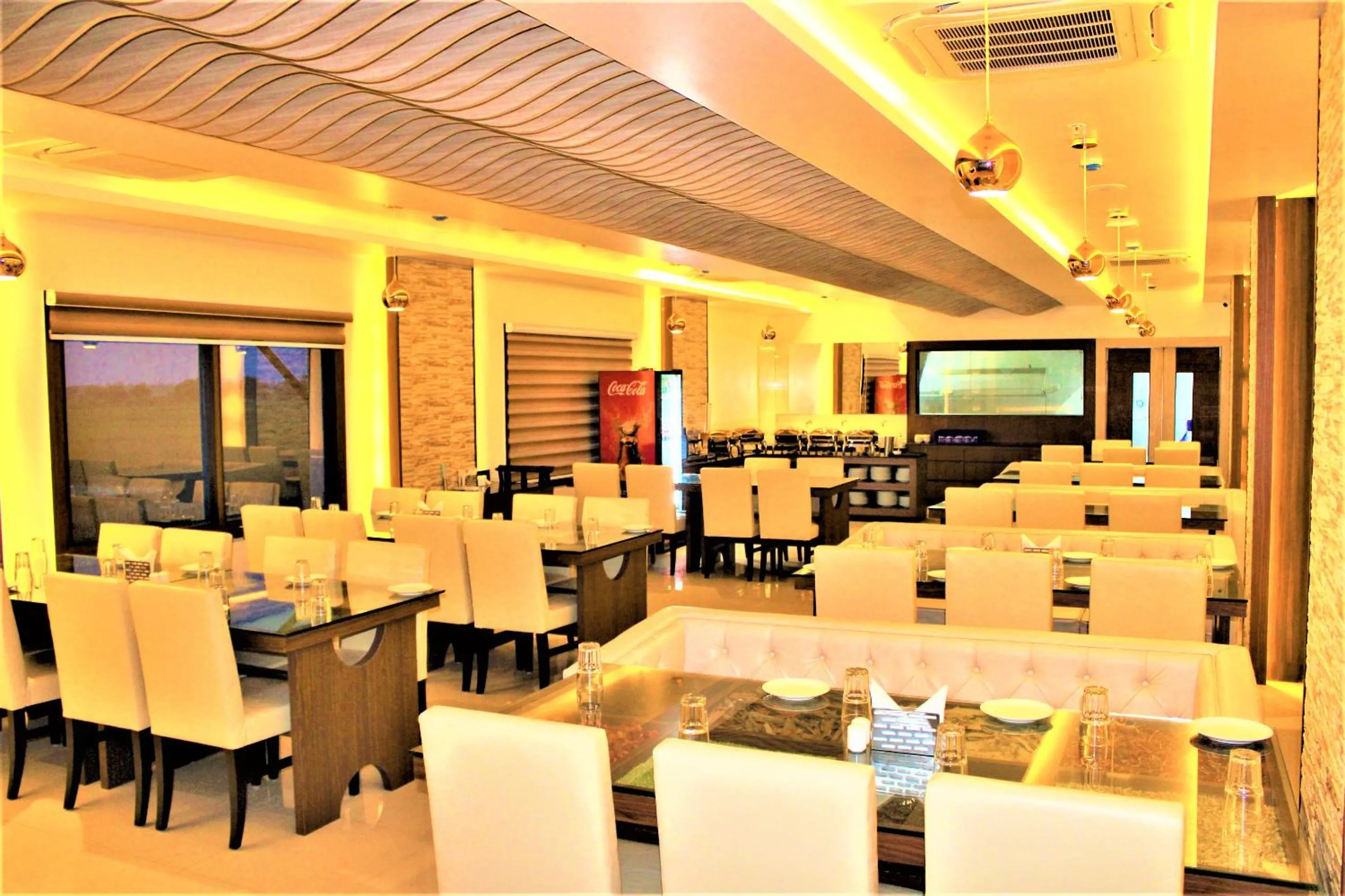 Restaurant/places to eat in Sambhabana Hotel & Suites