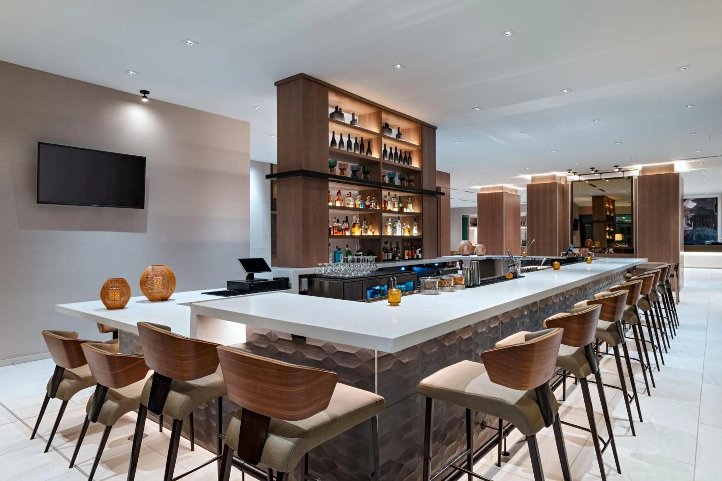 Lounge or bar in AC Hotel by Marriott Waco Downtown