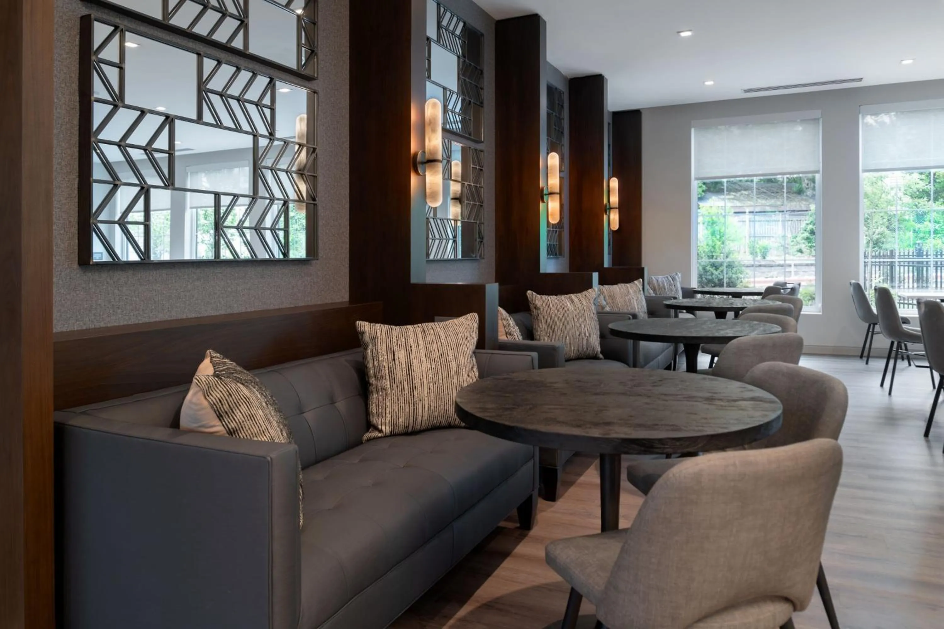 Restaurant/places to eat in Fairfield by Marriott Inn & Suites Annapolis