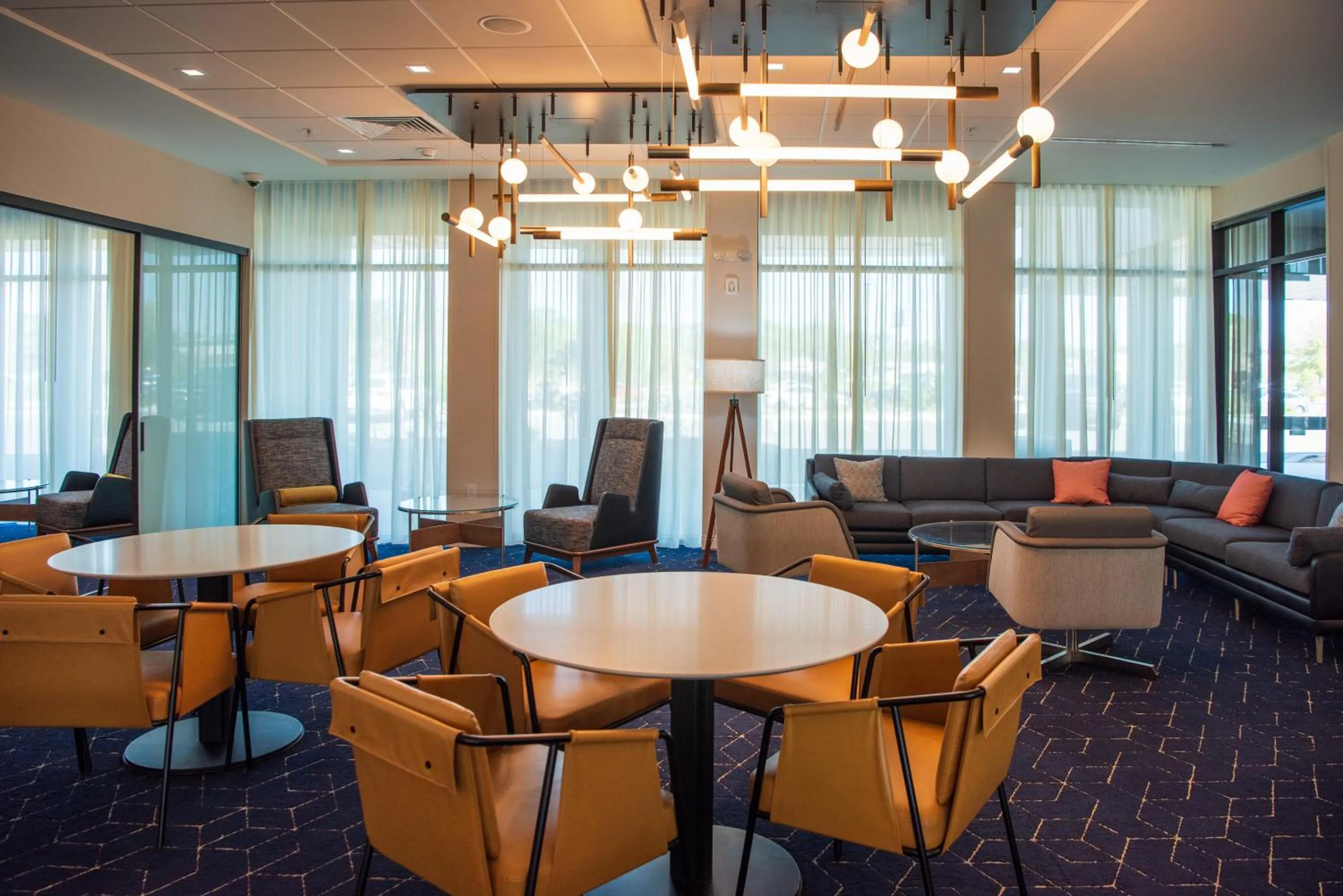 Seating area in Courtyard by Marriott Lake City