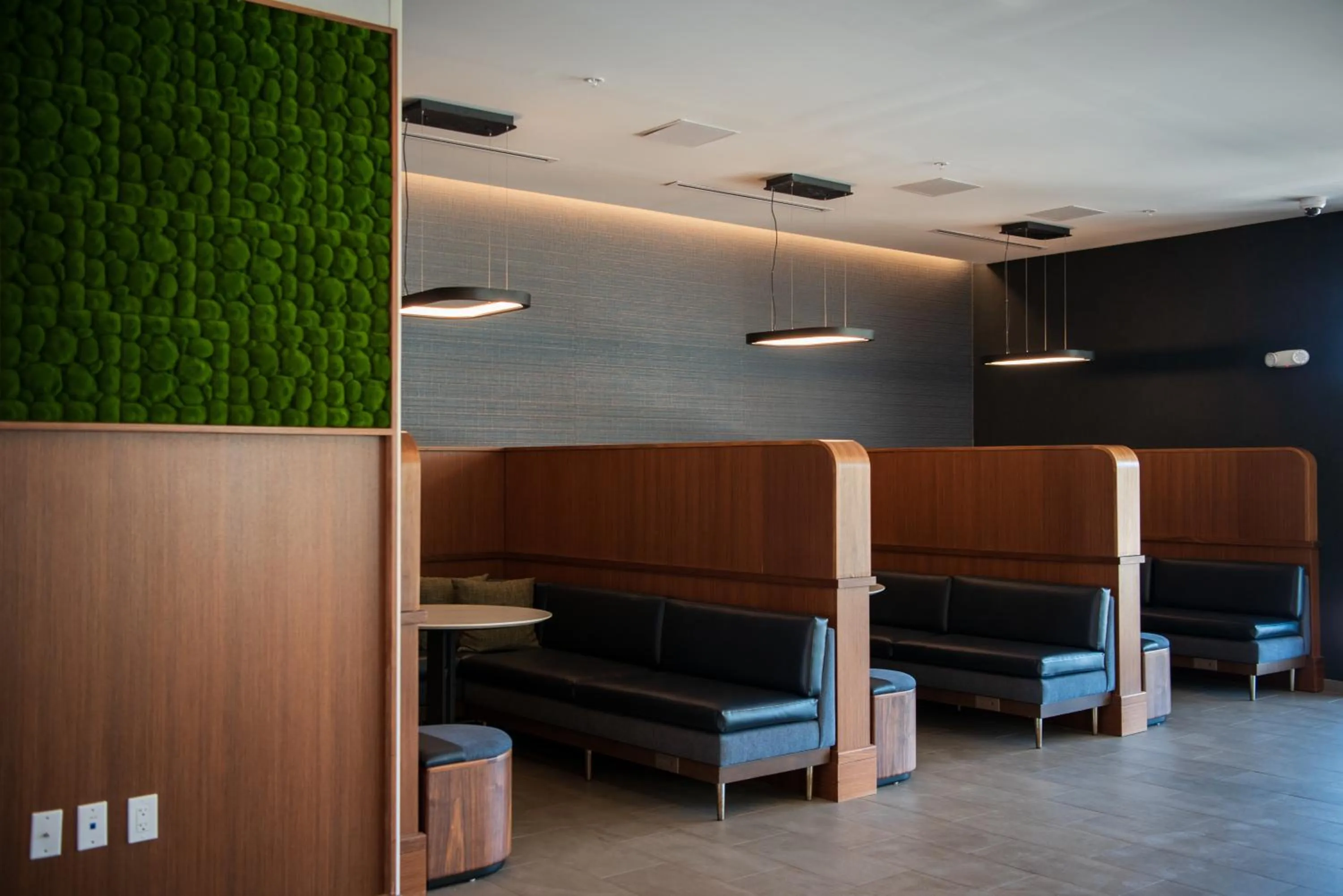 Seating area in Courtyard by Marriott Lake City