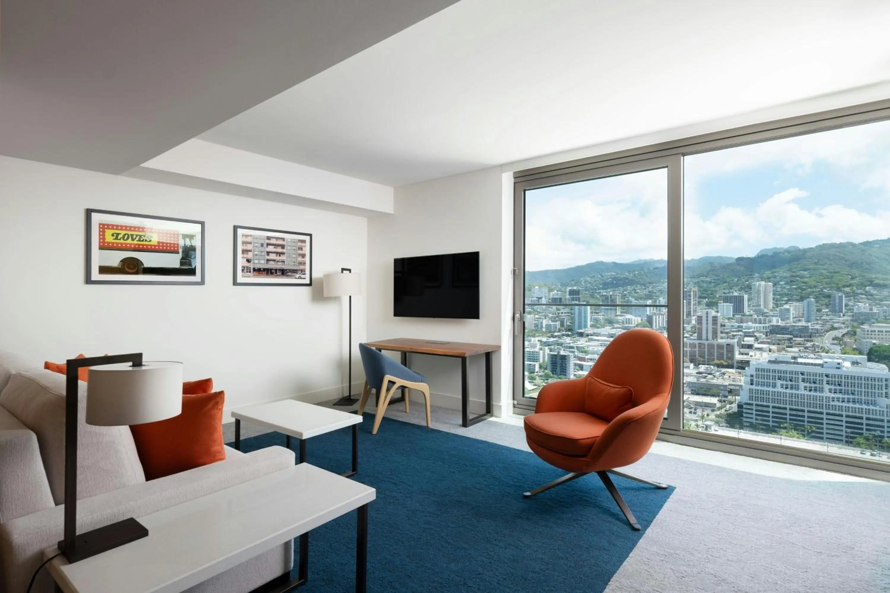 Living room in Renaissance Honolulu Hotel & Spa