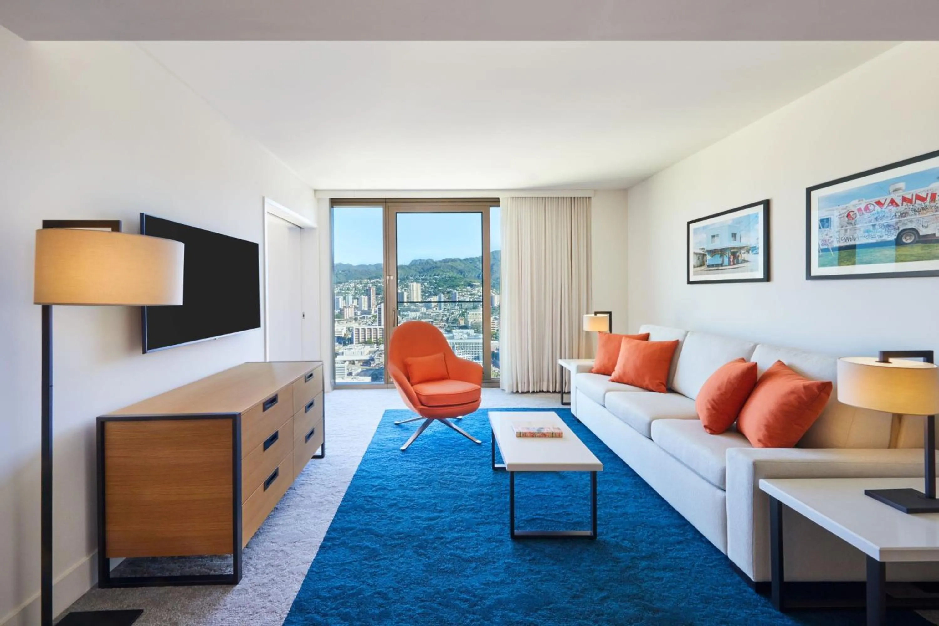Living room in Renaissance Honolulu Hotel & Spa