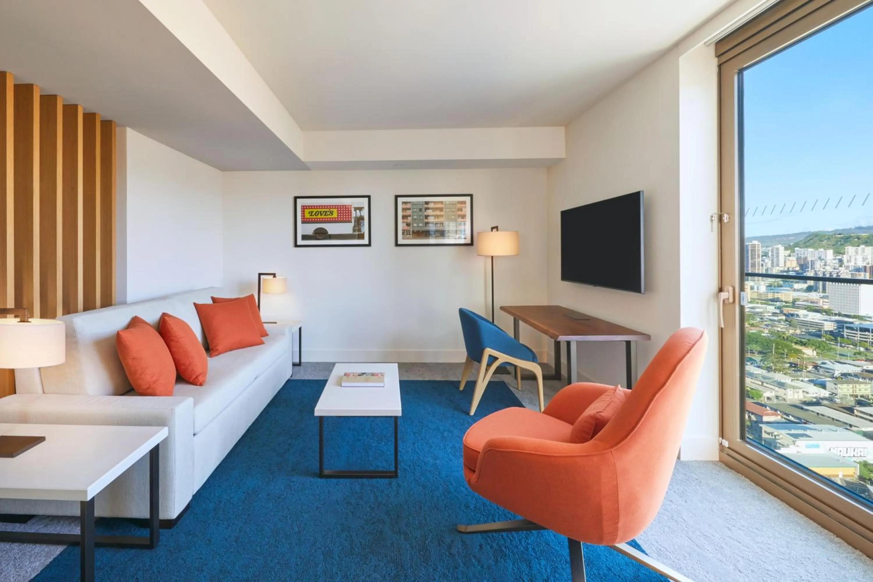 Living room in Renaissance Honolulu Hotel & Spa