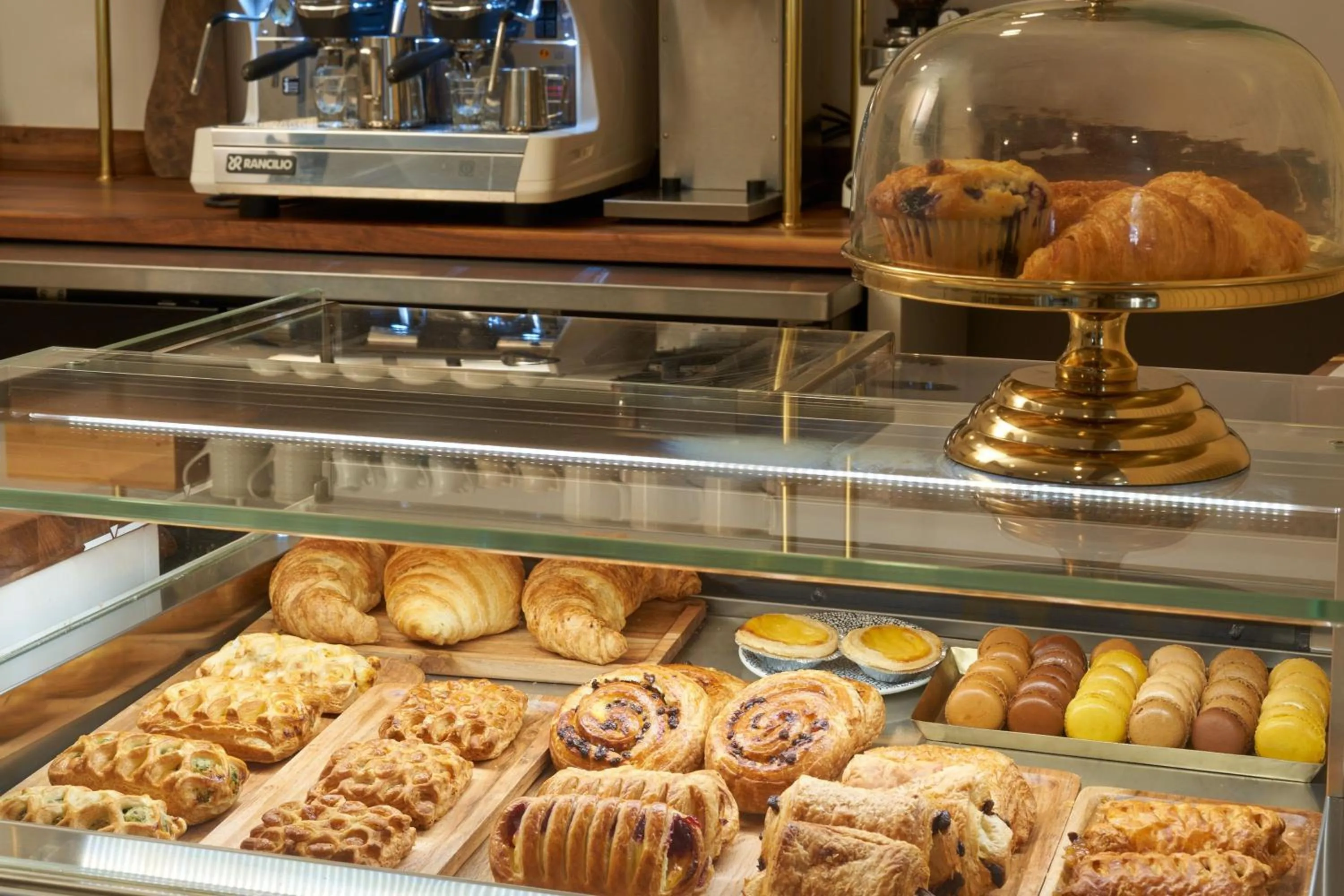 Lounge or bar in Hotel Vesper, Houston, a Tribute Portfolio Hotel