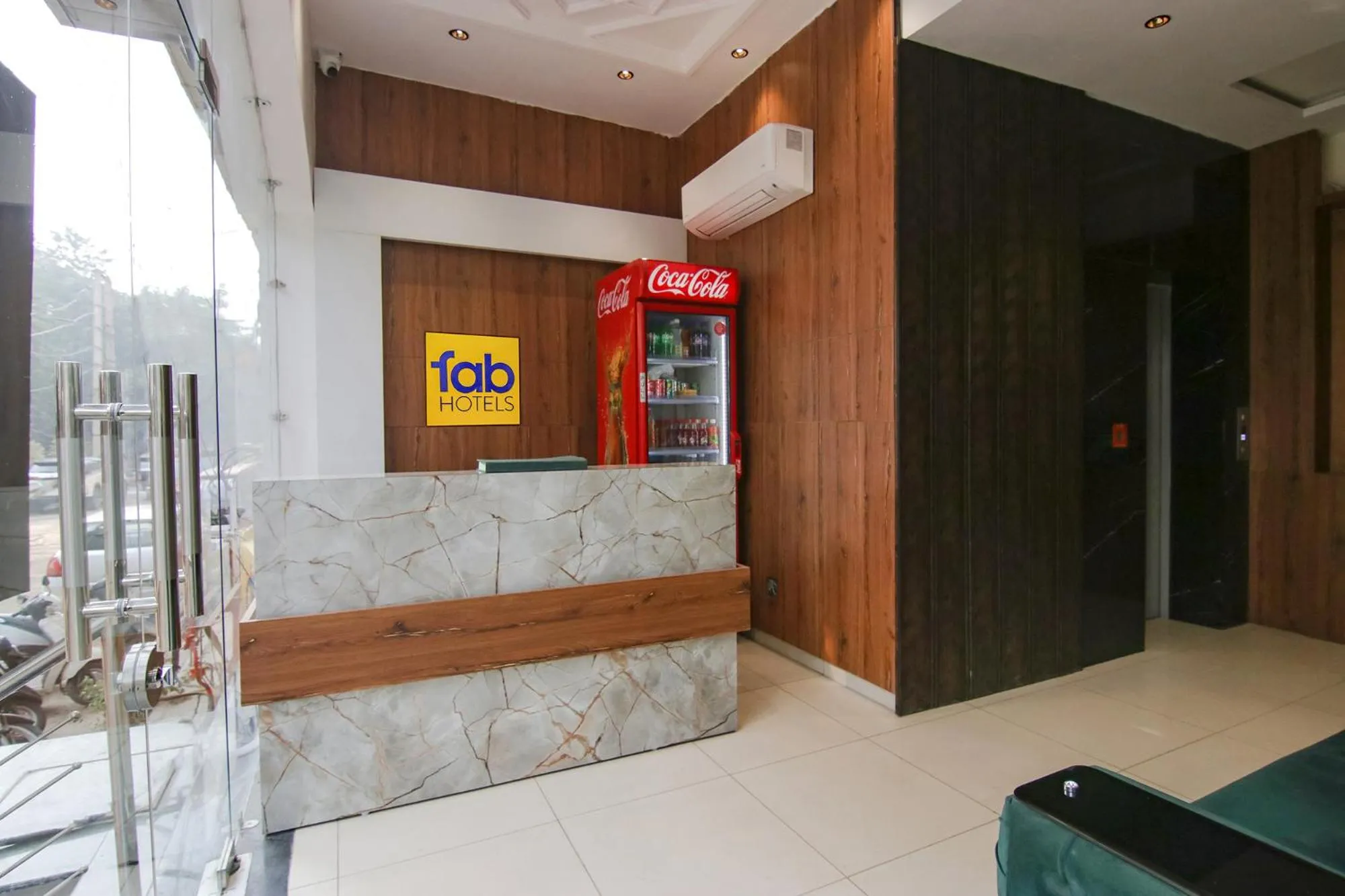 Lobby or reception in FabHotel Spring