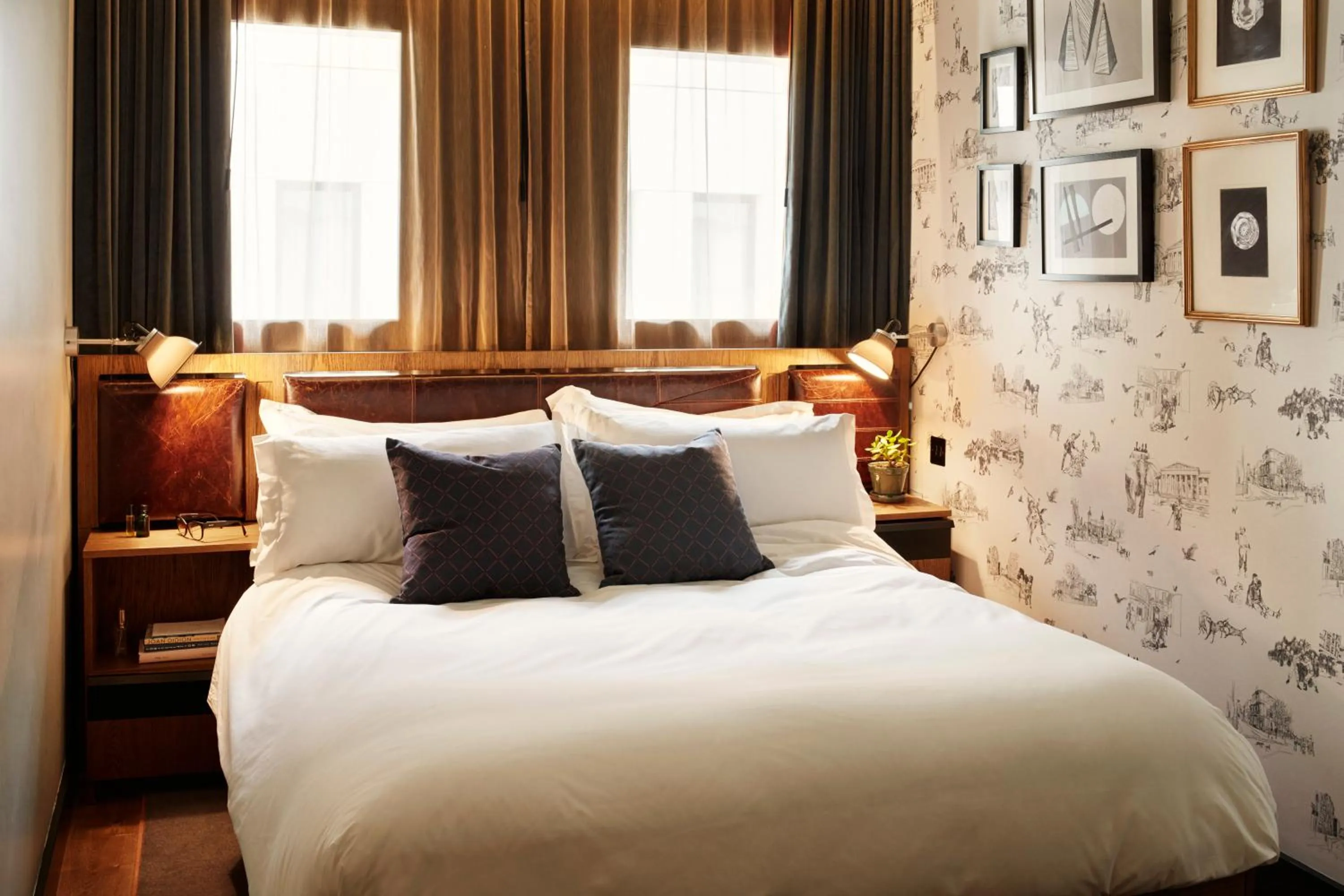 Bedroom, Bed in The Hoxton, Holborn