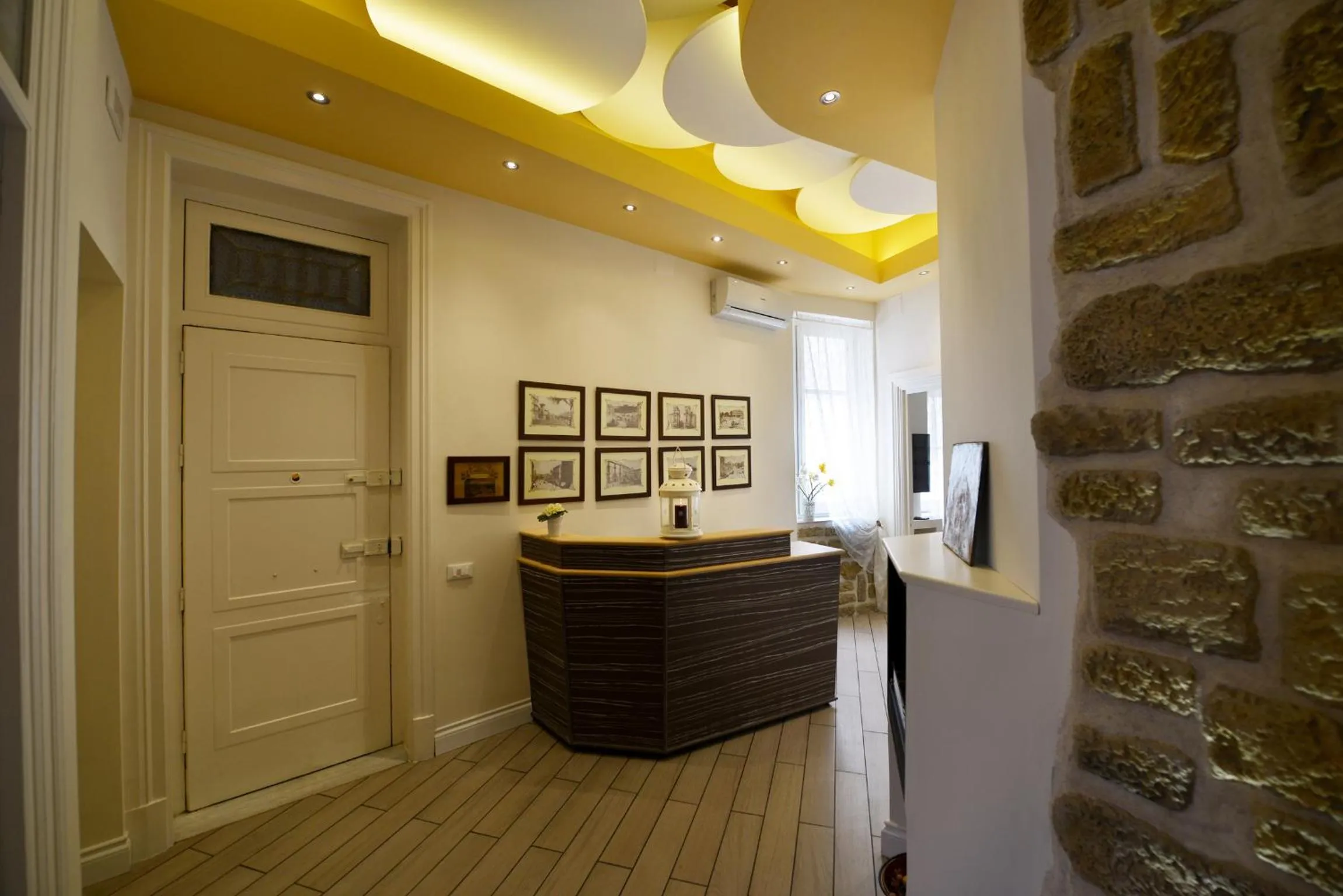 Decorative detail in *1*7*4* Via Roma