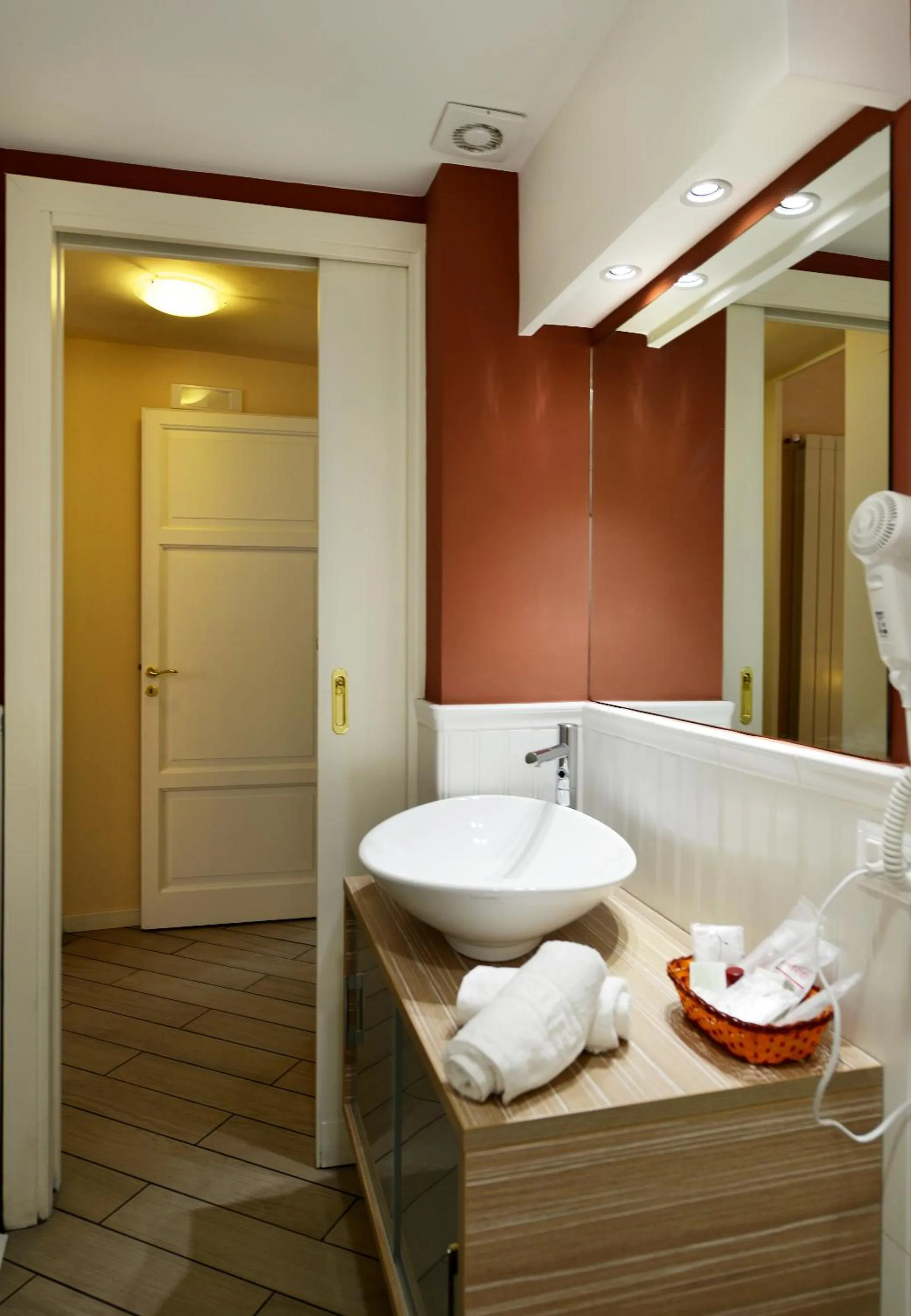 Toilet in *1*7*4* Via Roma