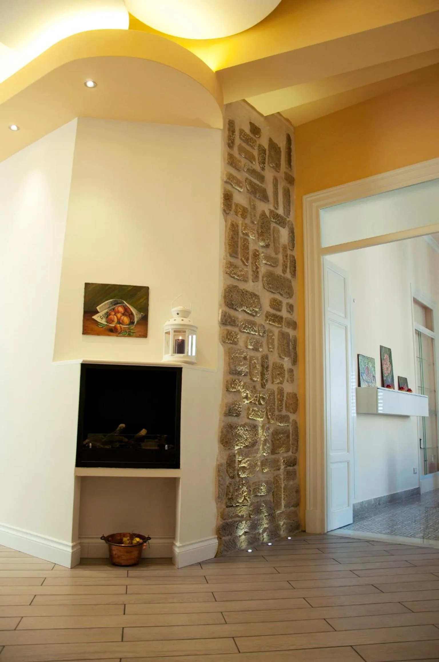 Decorative detail in *1*7*4* Via Roma