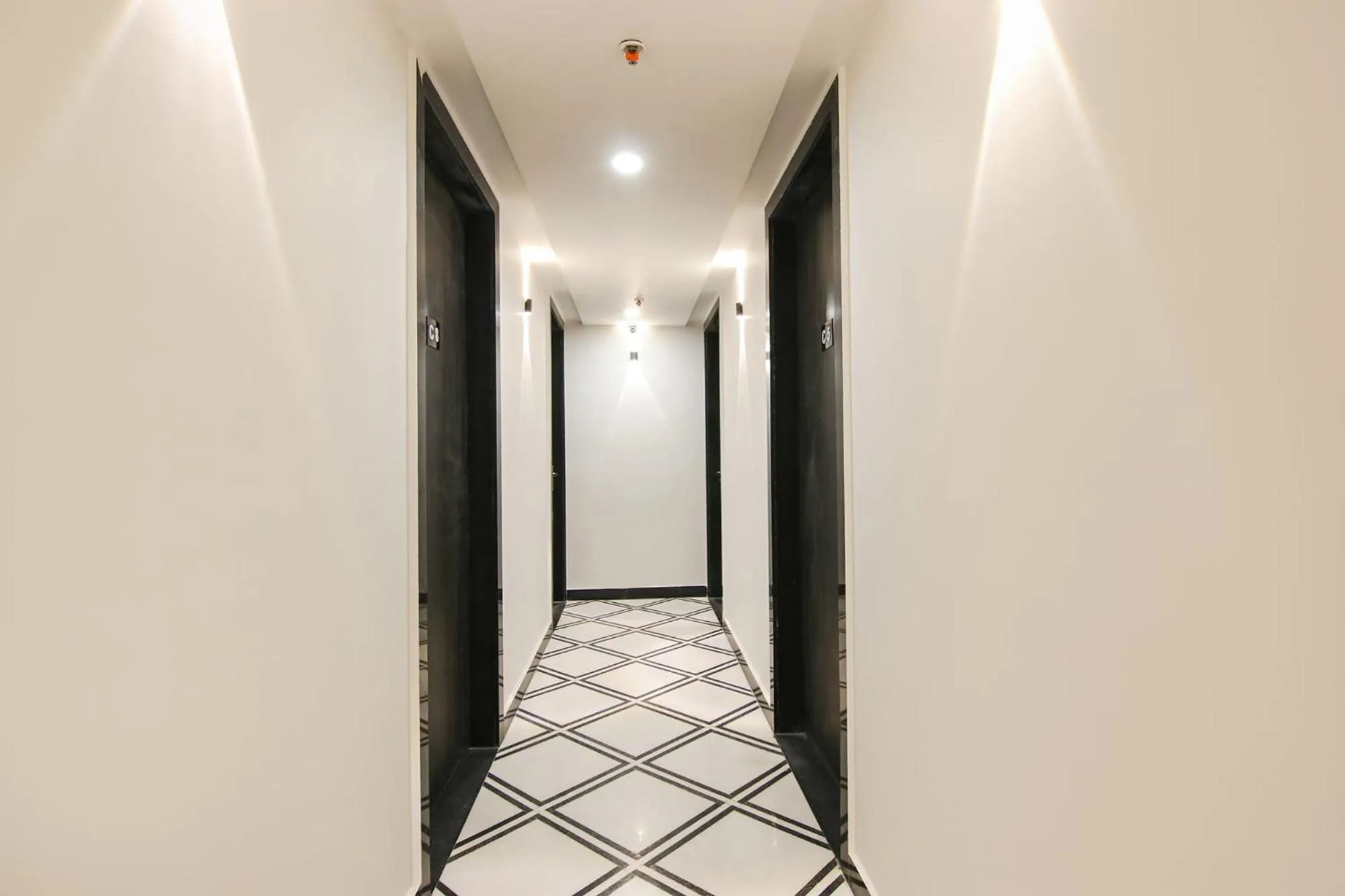 Lobby or reception in FabHotel Sky Suites Karkardooma