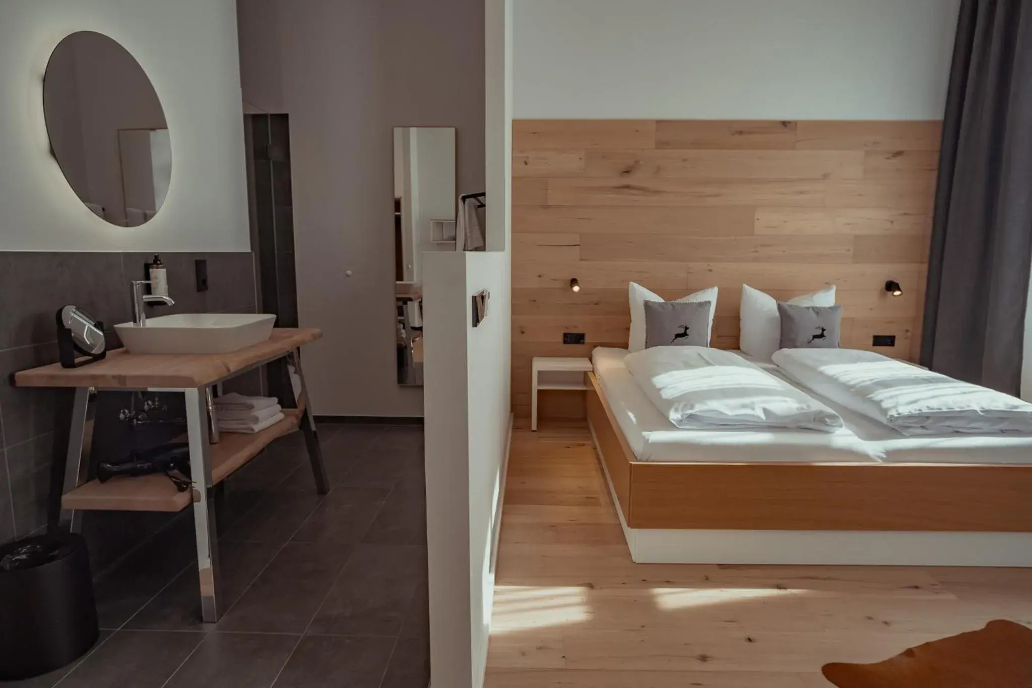 Deluxe Double Room (2 Adults + 1 Child) - single occupancy in Mariandl am Berg Deluxe Double Room (2 Adults + 1 Child) - single occupancy in Mariandl am Berg