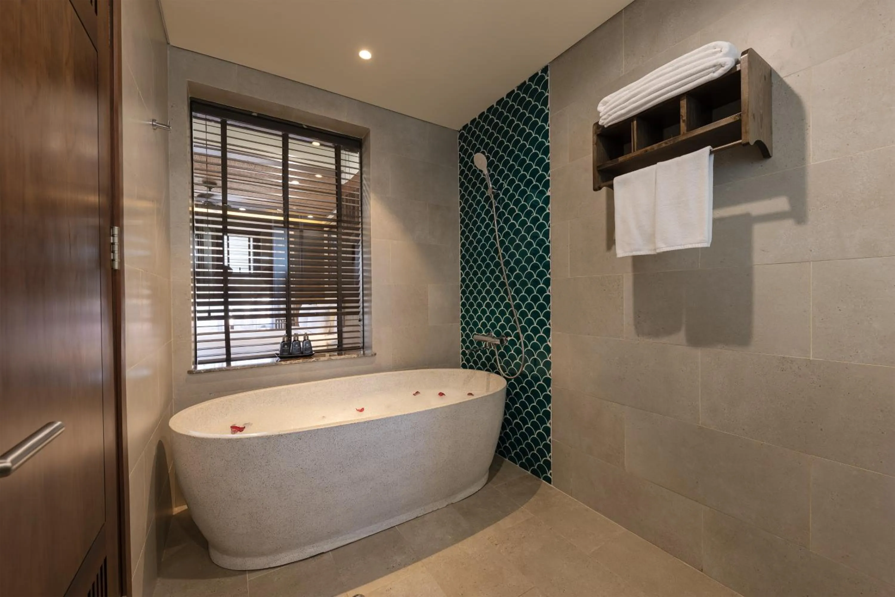 Hot Tub in Sứ Retreat Hoi An - Riverfront Resort