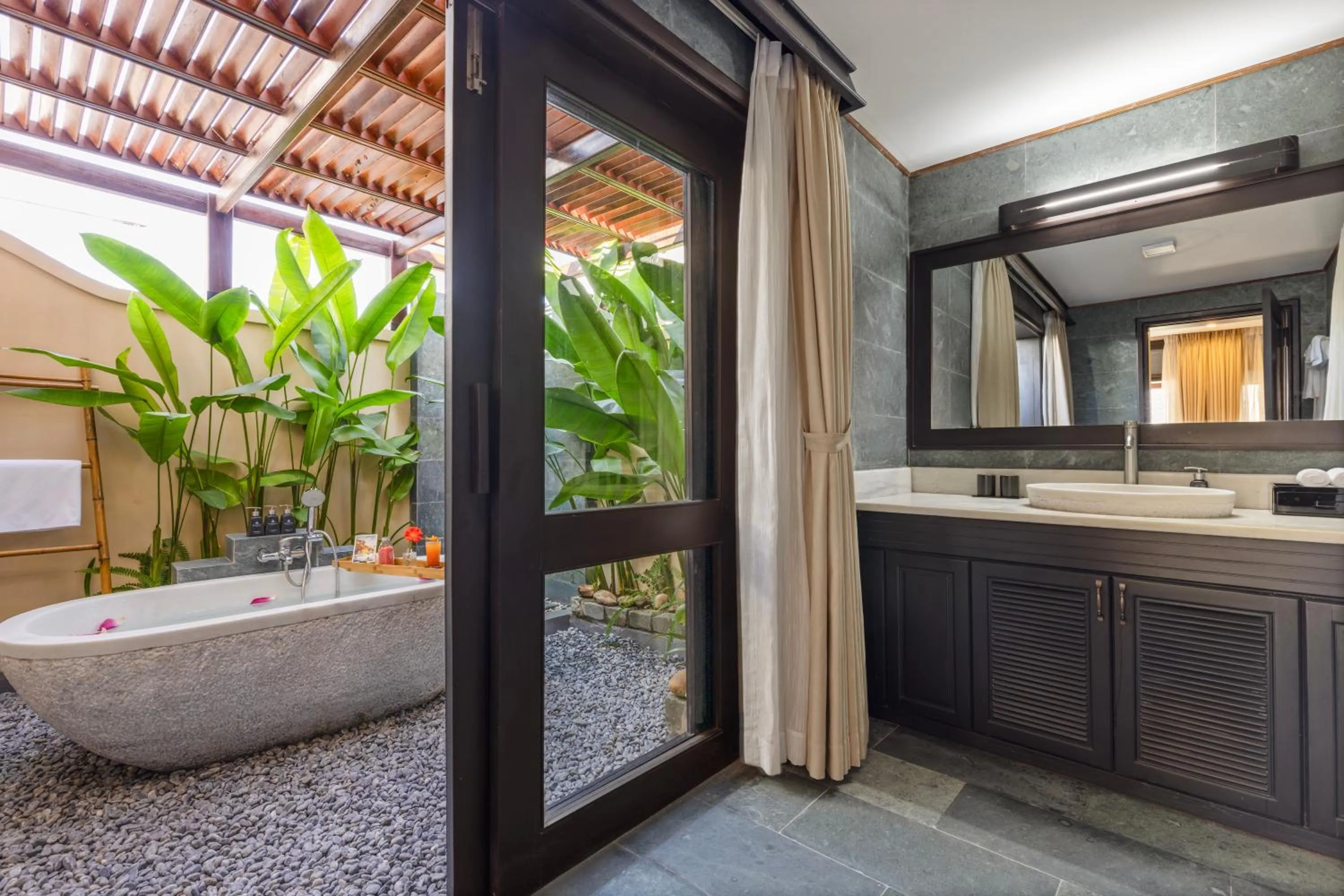 Bathroom in Sứ Retreat Hoi An - Riverfront Resort