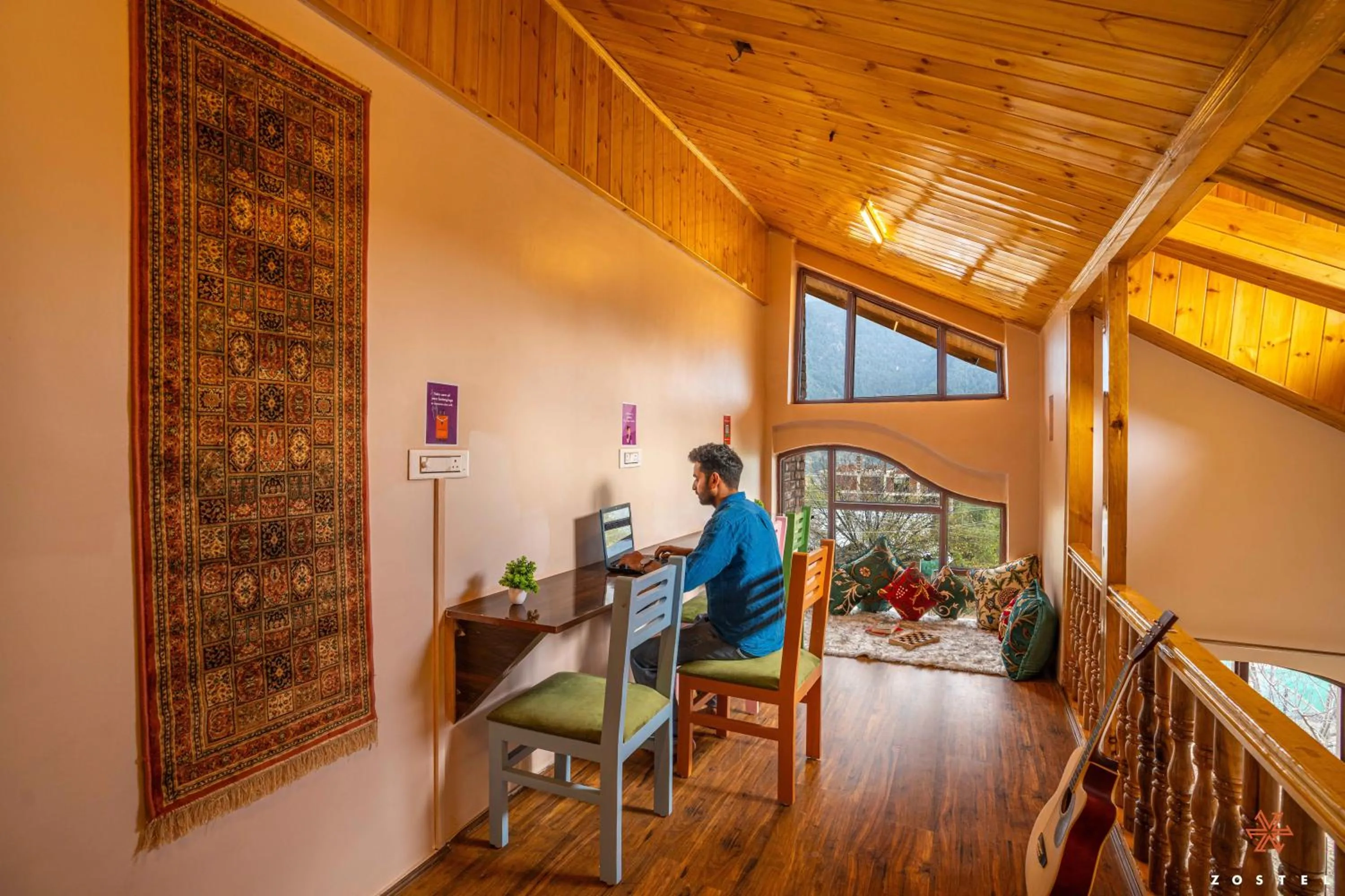 Living room in Zostel Pahalgam