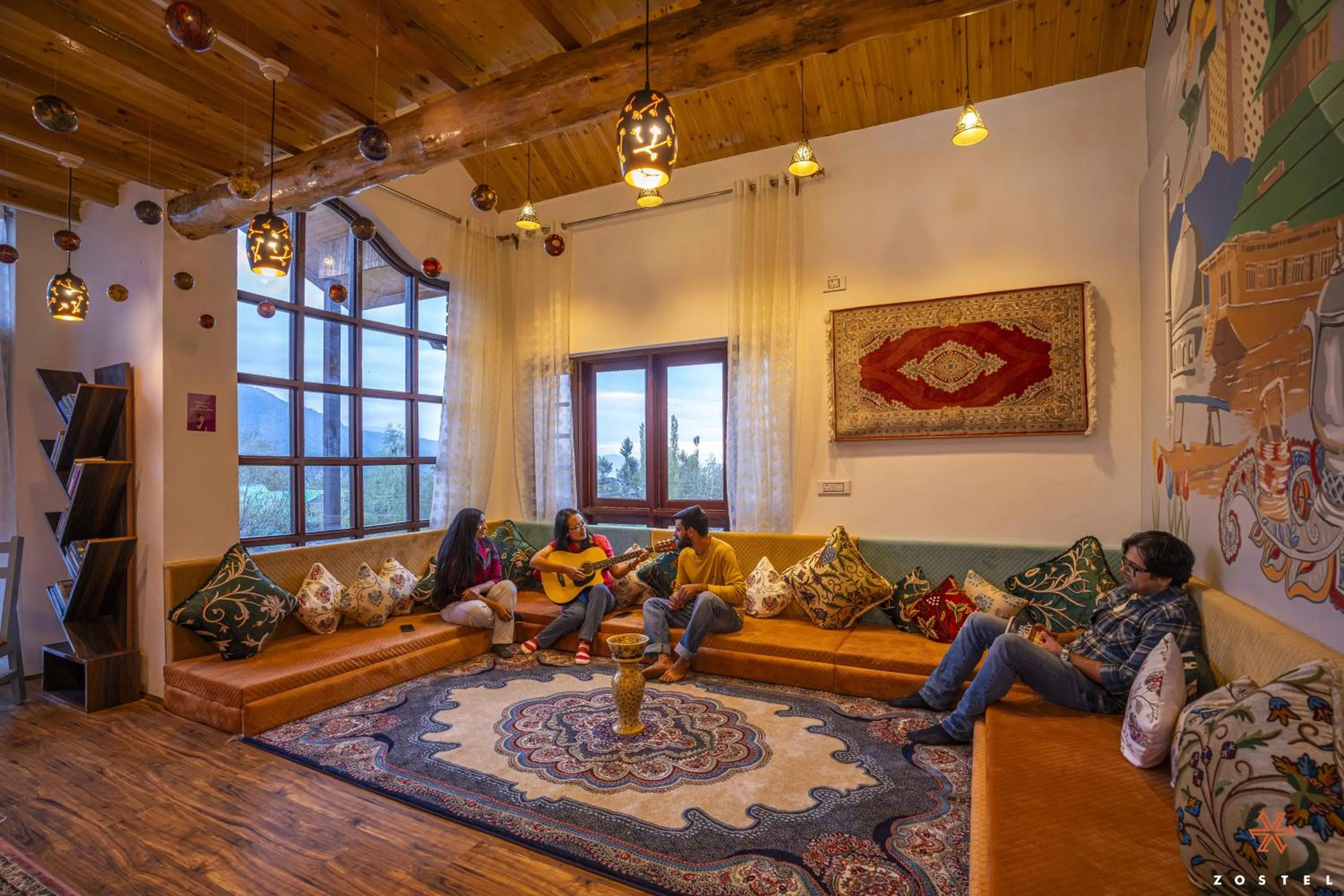 Living room in Zostel Pahalgam
