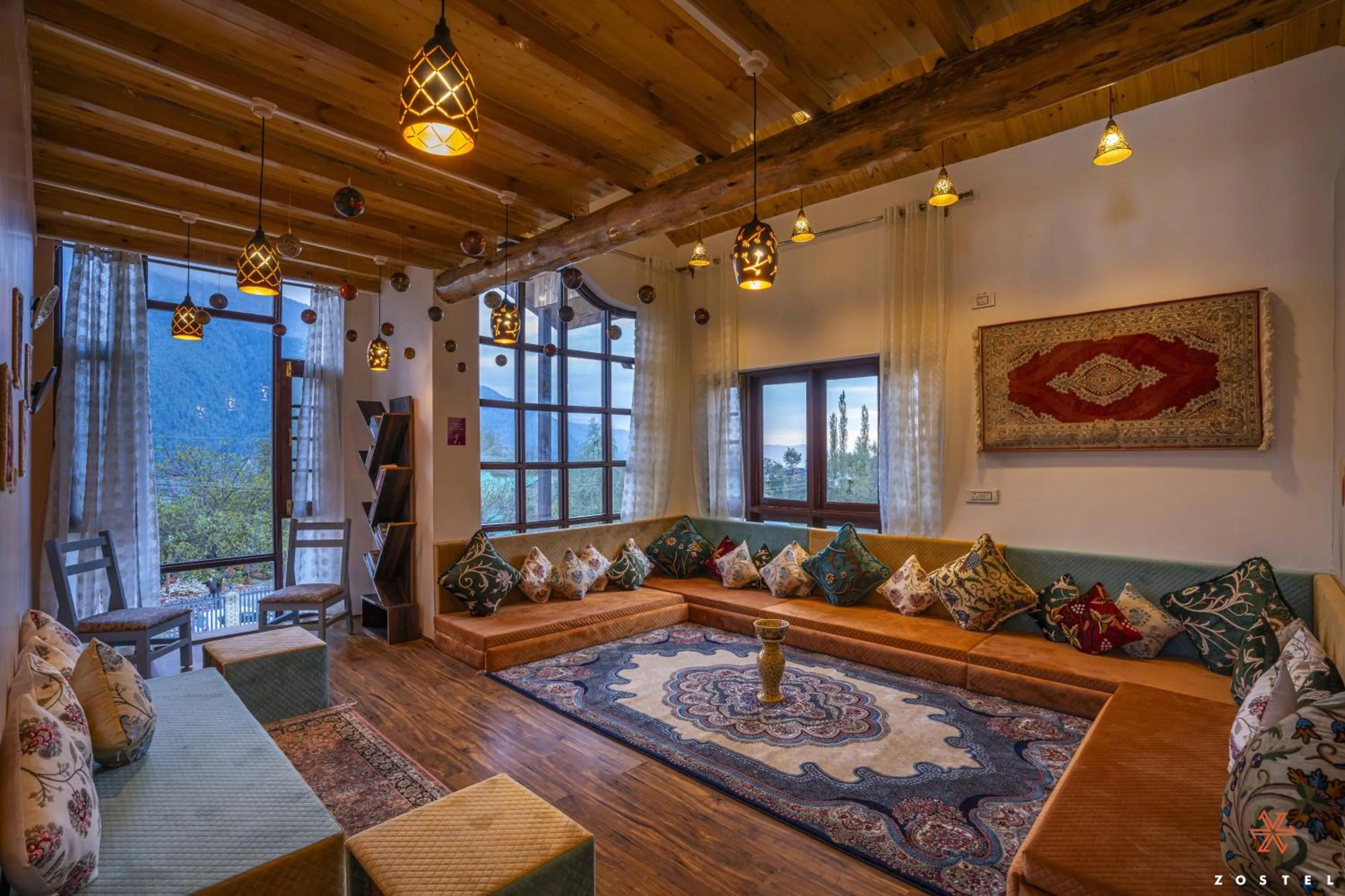 Living room in Zostel Pahalgam