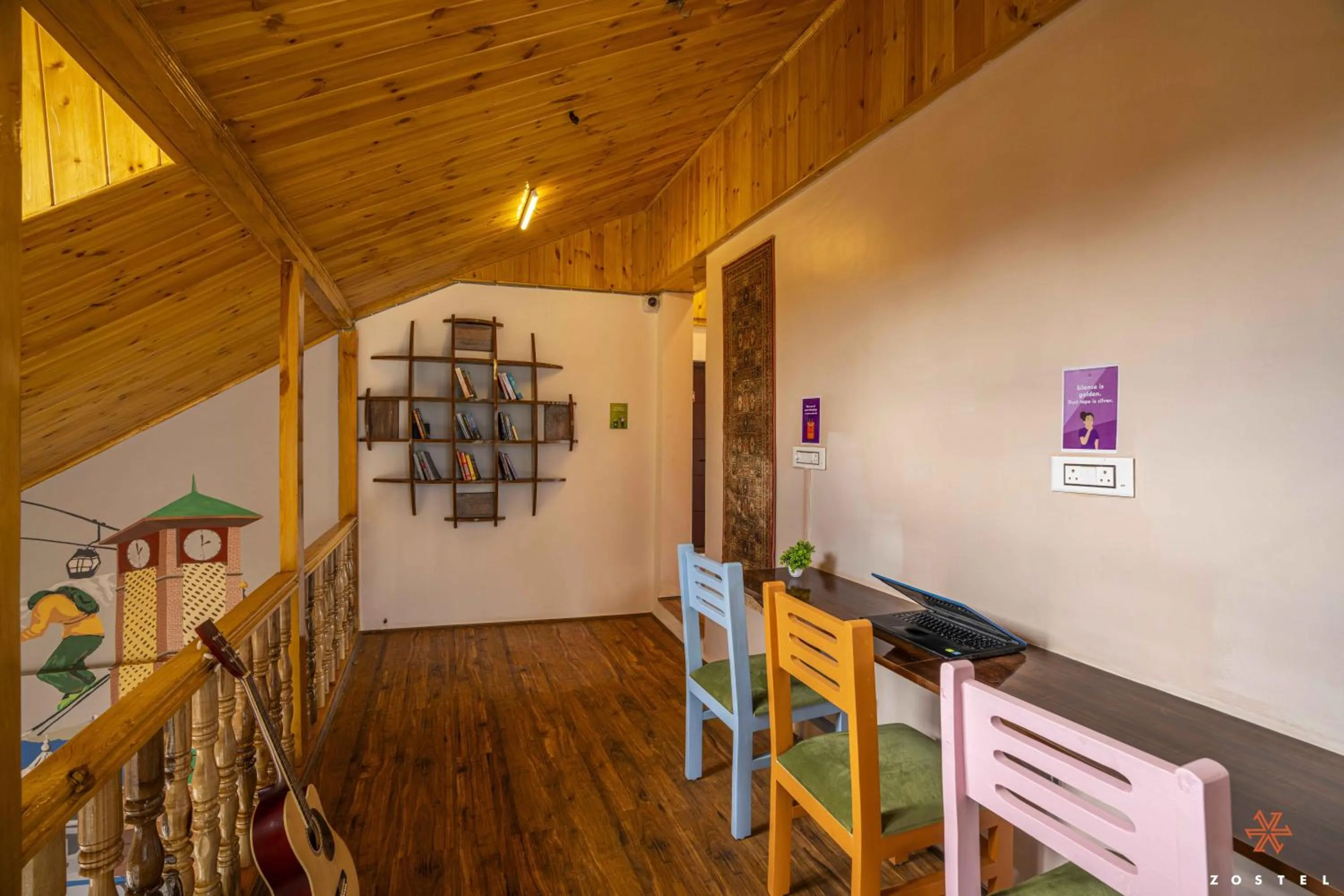 Living room in Zostel Pahalgam