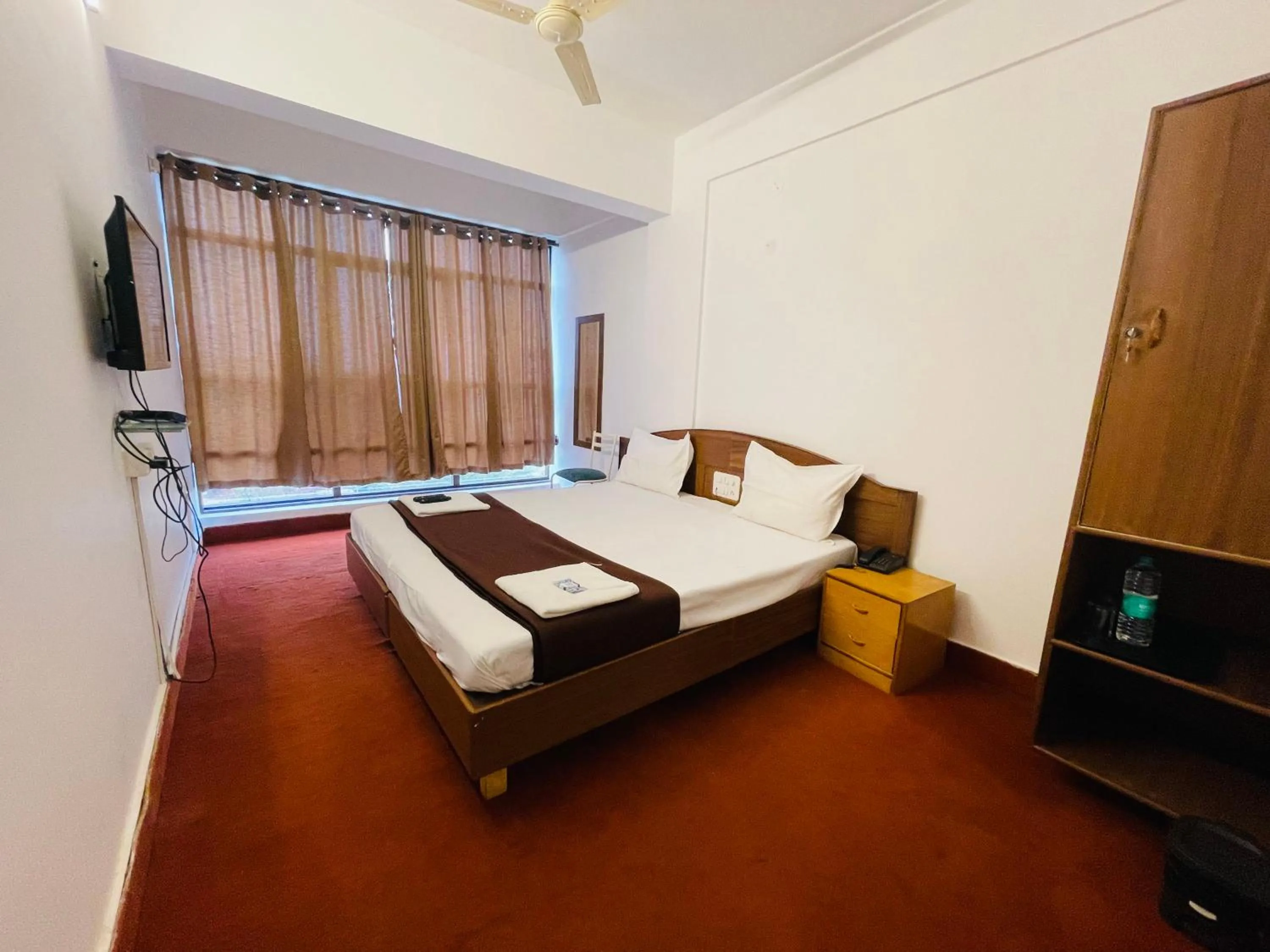 Photo of the whole room in ZEKE HOTELS