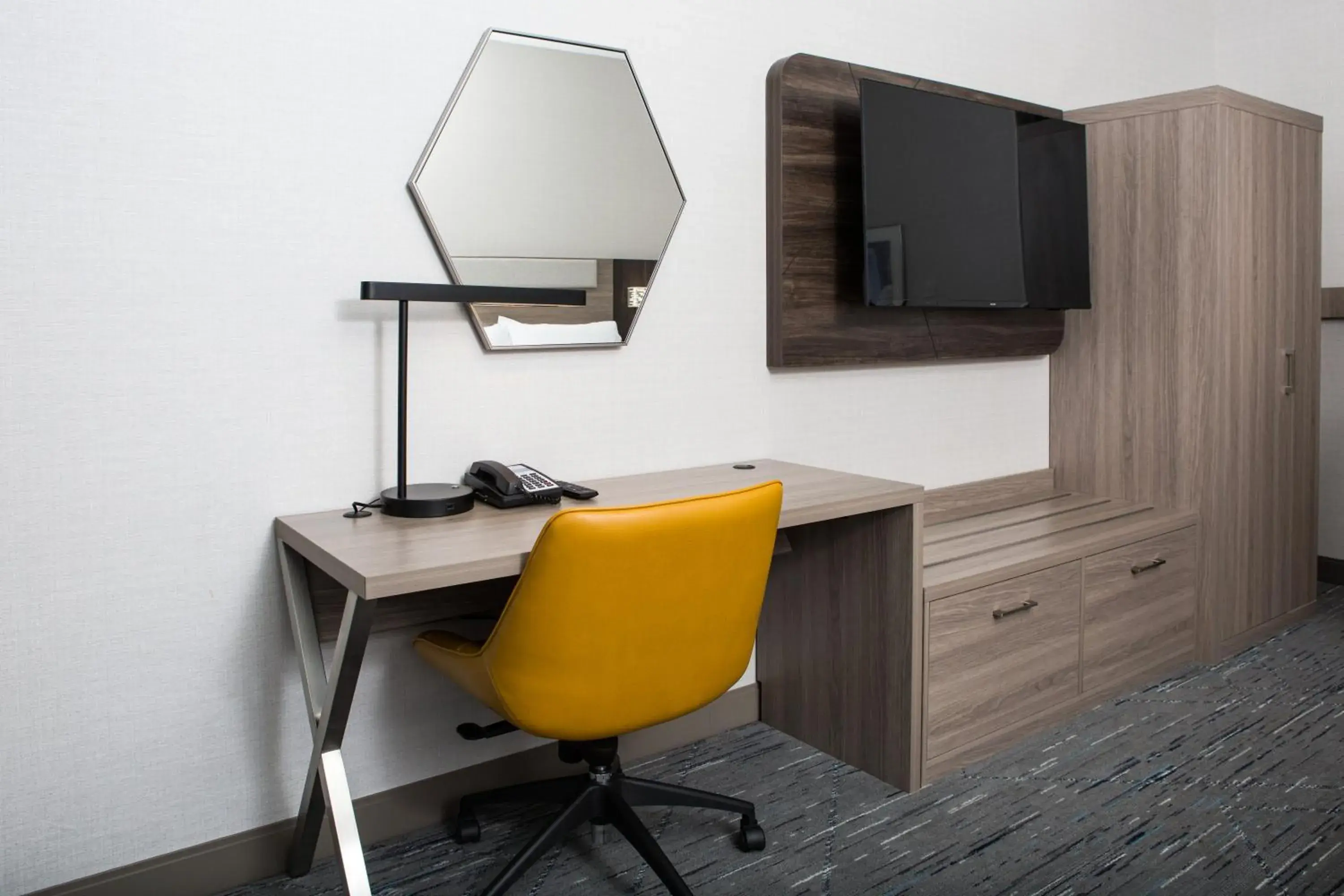 Standard King Room in Holiday Inn Express & Suites Prince Albert - South by IHG Standard King Room in Holiday Inn Express & Suites Prince Albert - South by IHG