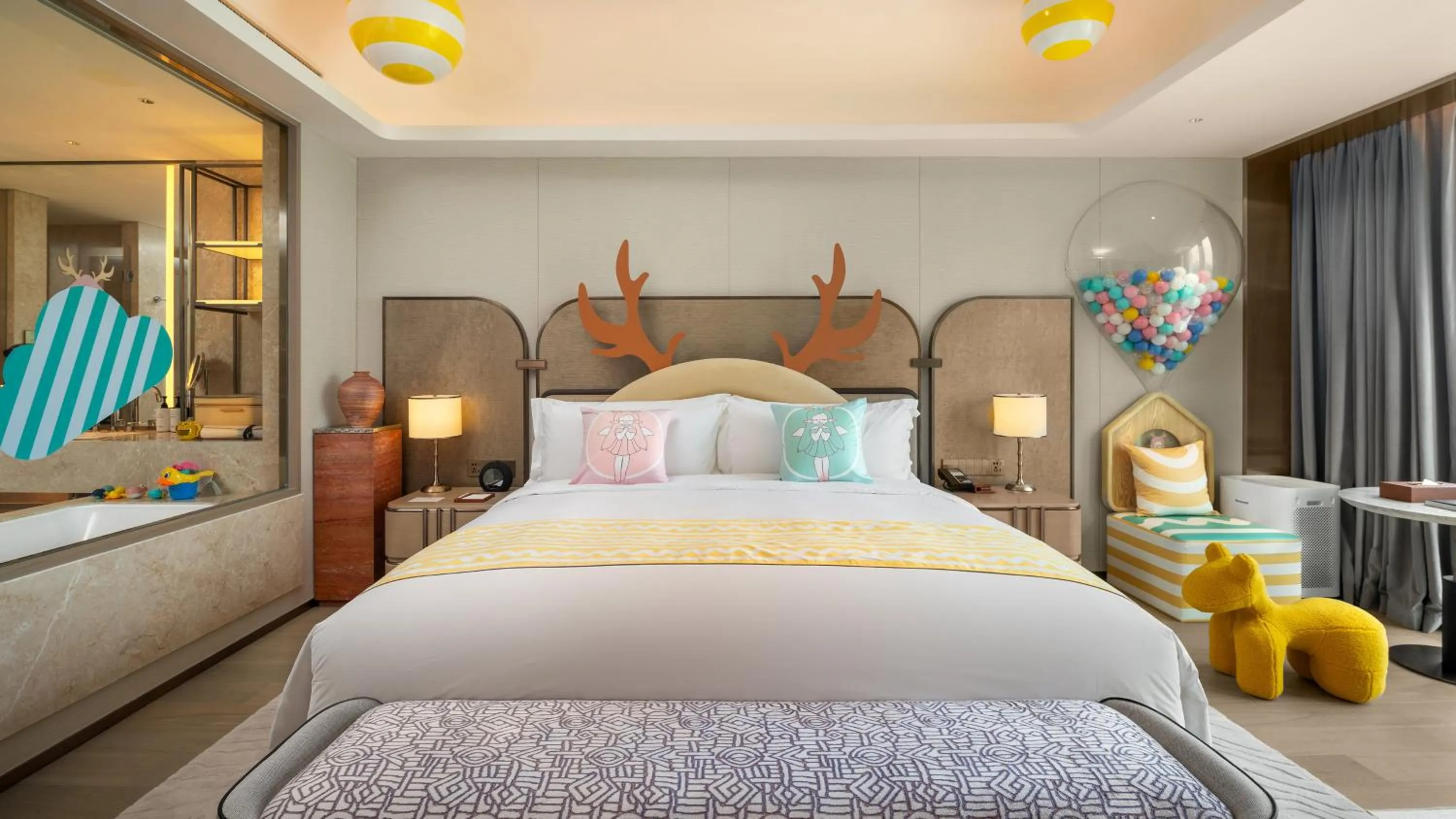 Photo of the whole room, Bed in InterContinental Wuxi Taihu New City by IHG