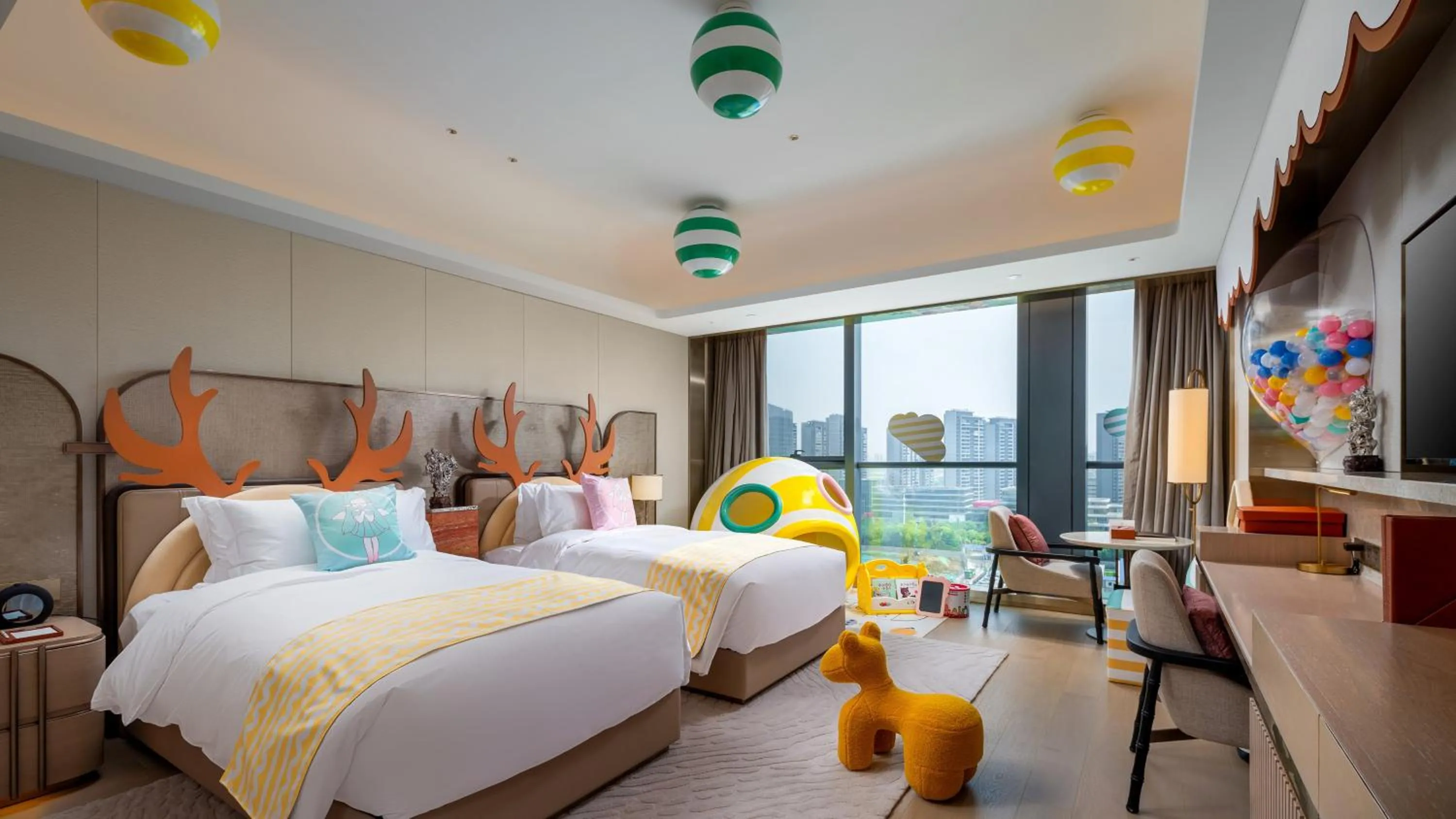 Photo of the whole room, Bed in InterContinental Wuxi Taihu New City by IHG