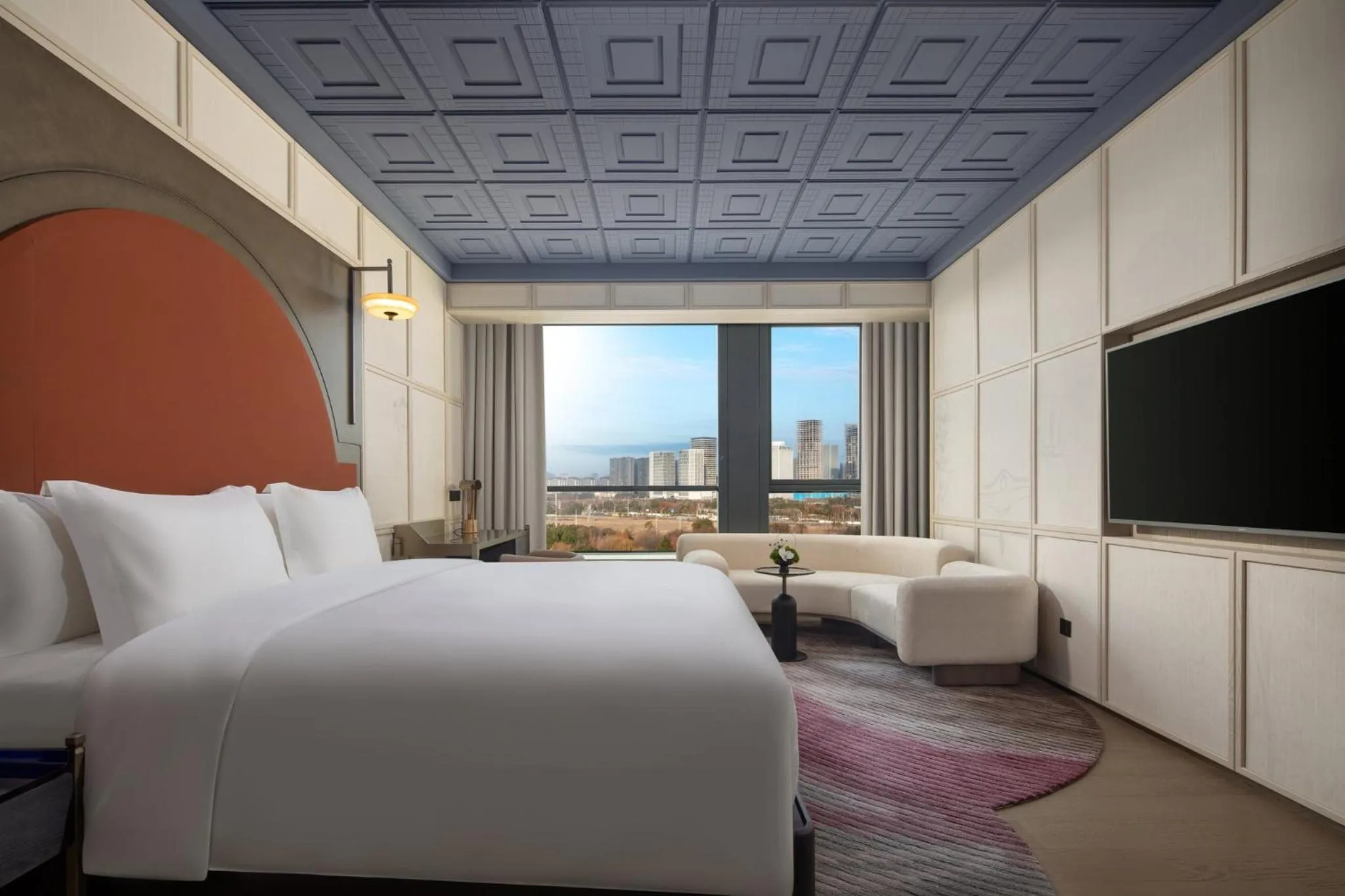 Photo of the whole room, Bed in Hotel Indigo Wuxi Taihu New City