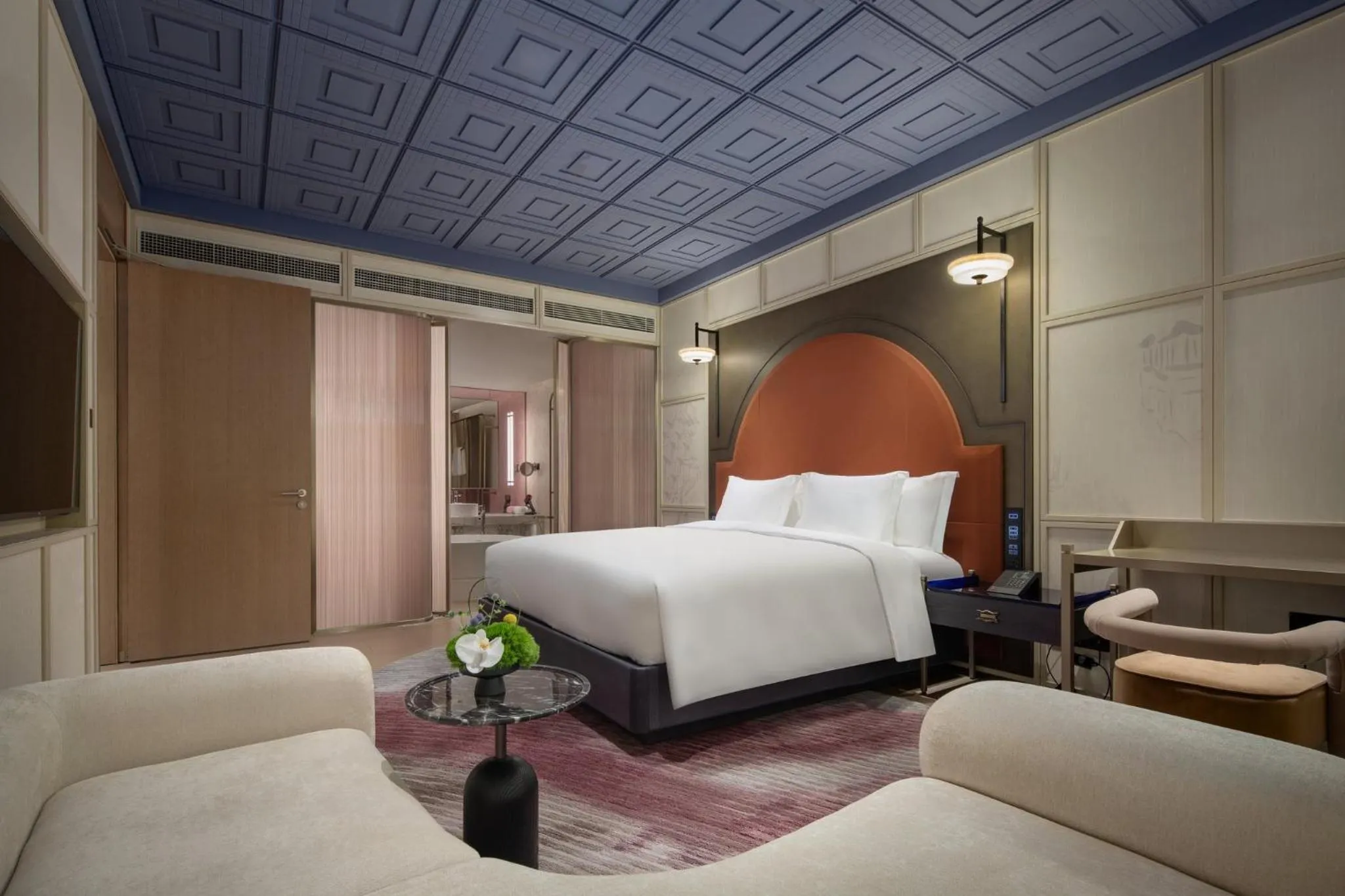 Photo of the whole room, Bed in Hotel Indigo Wuxi Taihu New City