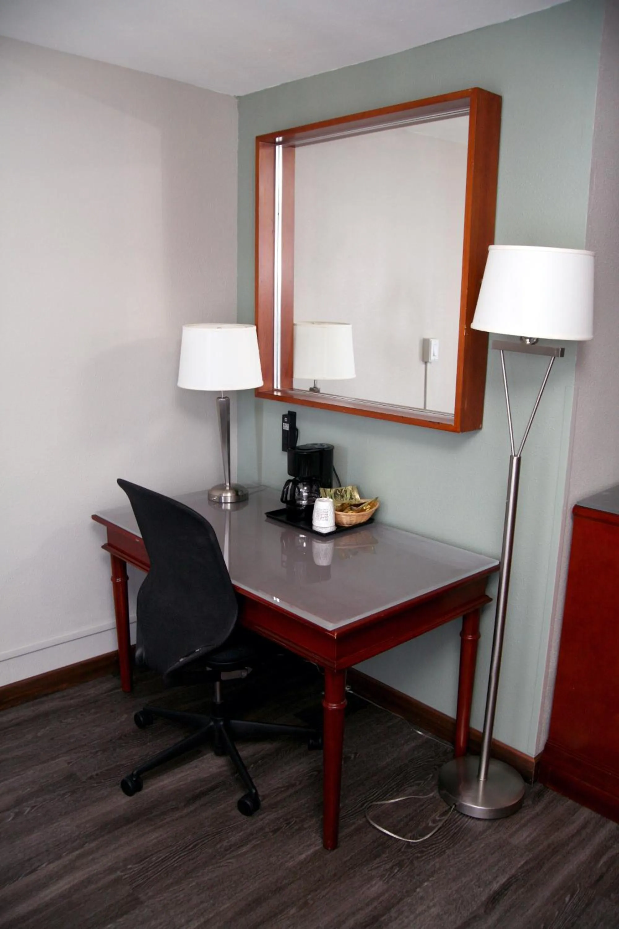 Photo of the whole room in South T Motel