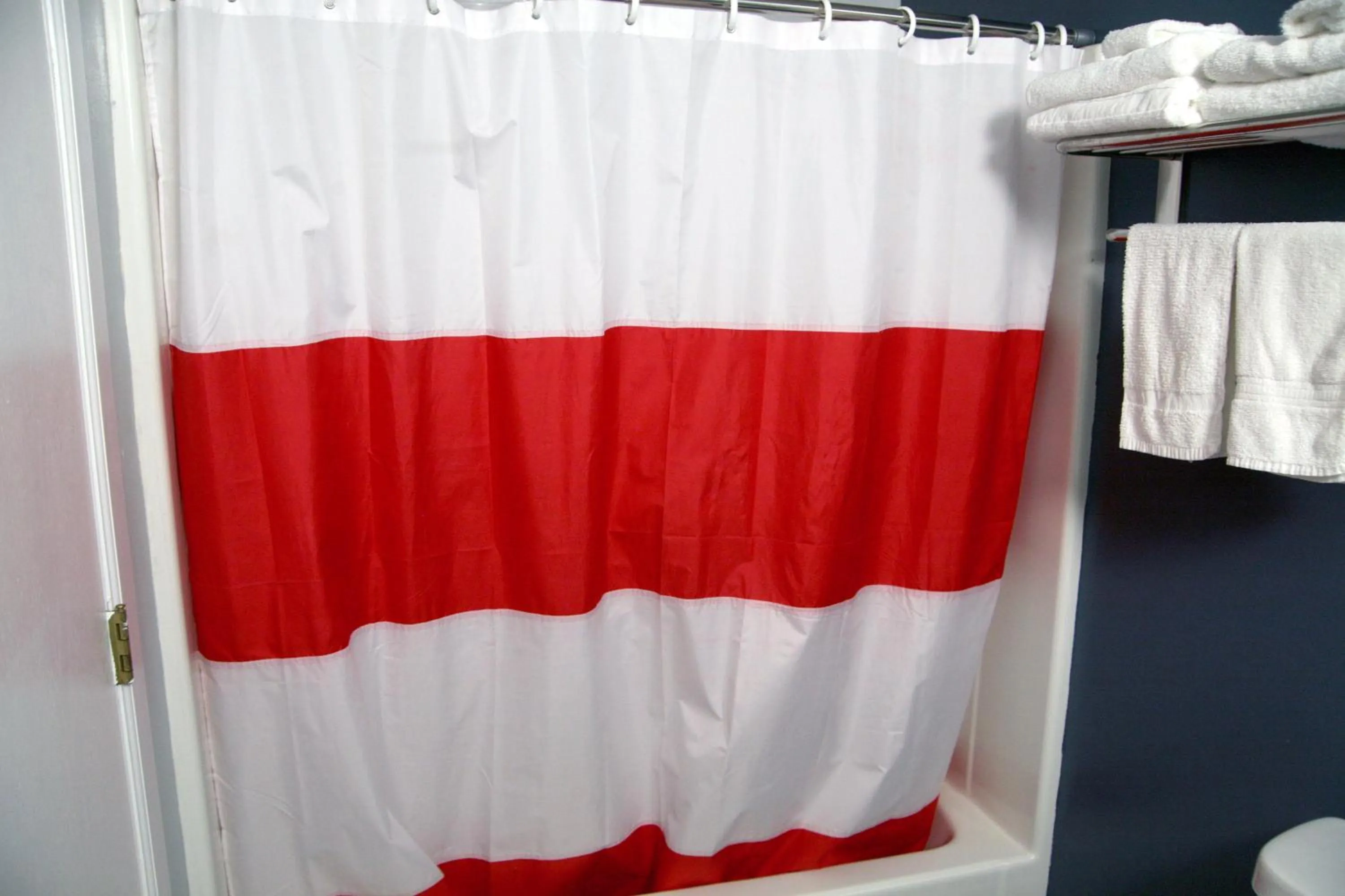 Photo of the whole room in South T Motel